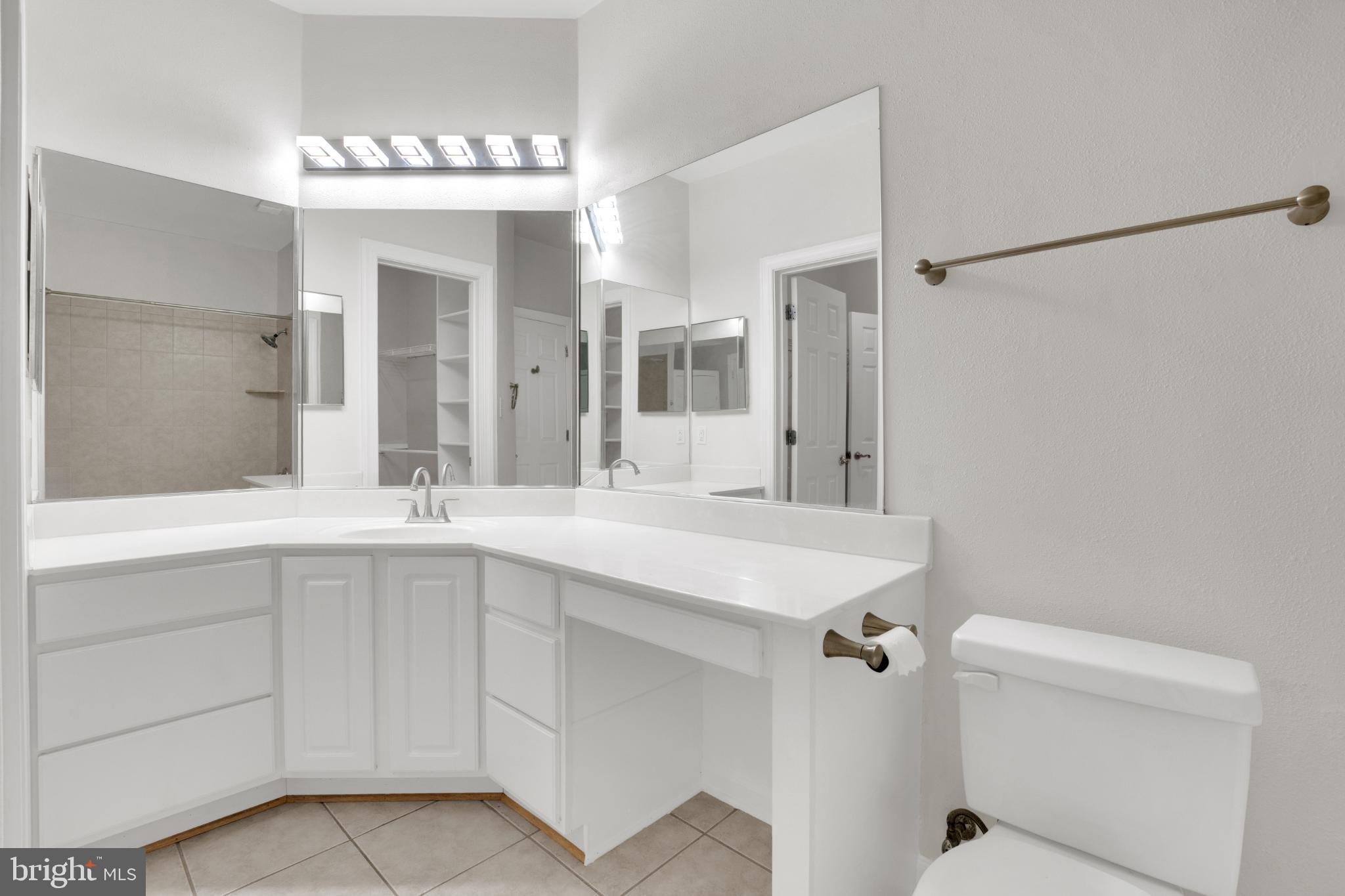 PENDERBROOK SQUARE CONDOMINIUMS - Residential