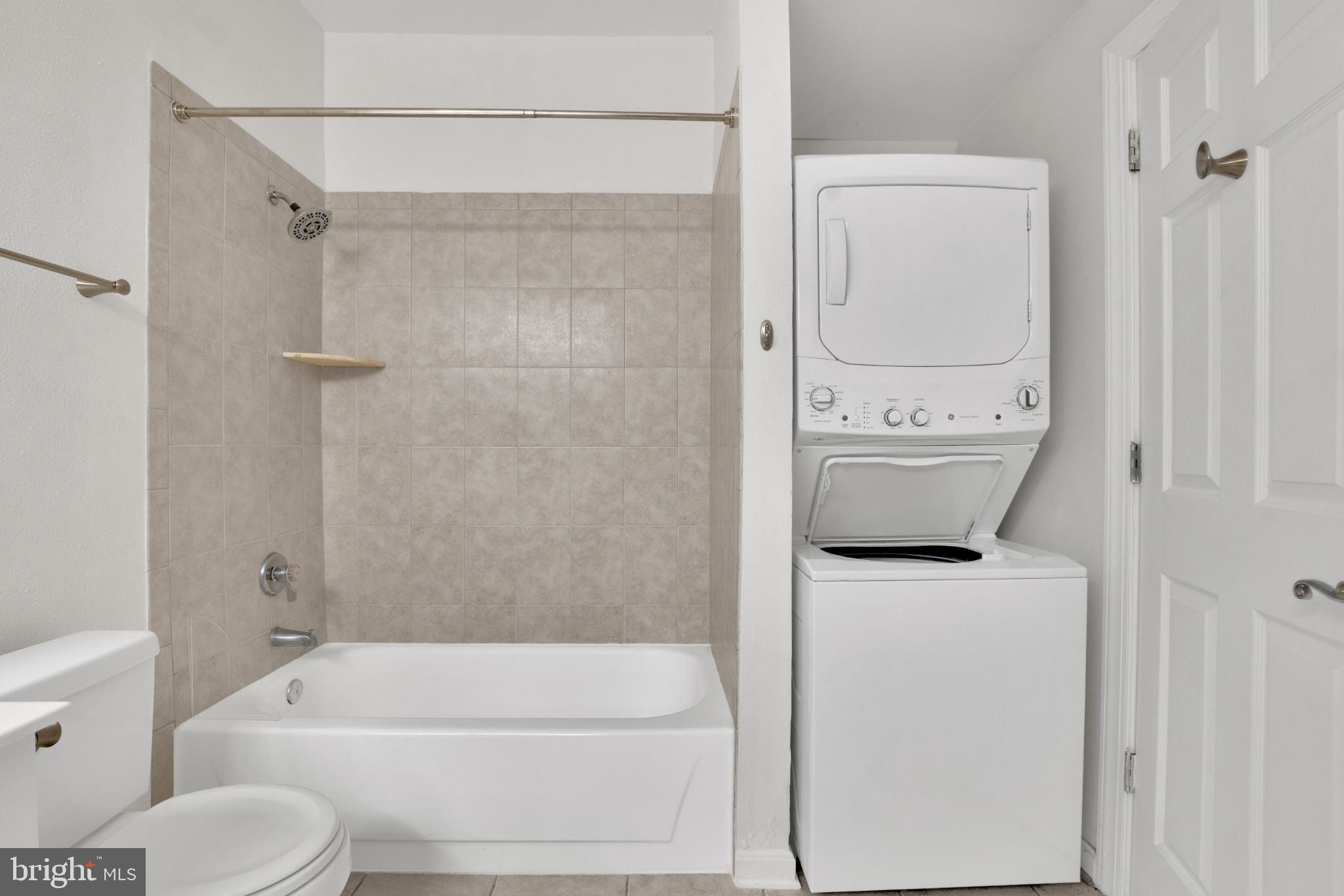 PENDERBROOK SQUARE CONDOMINIUMS - Residential