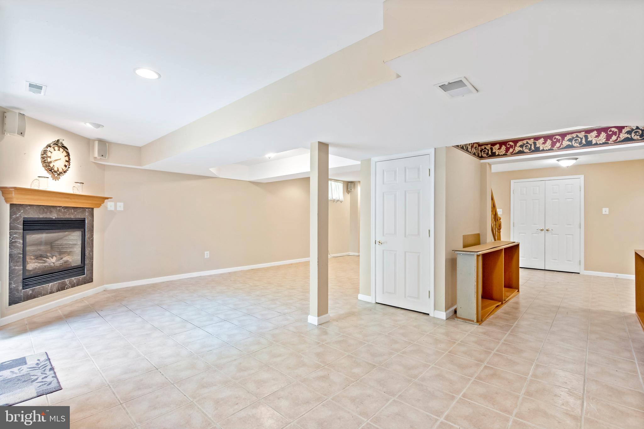 COUNTRY WALK - Residential