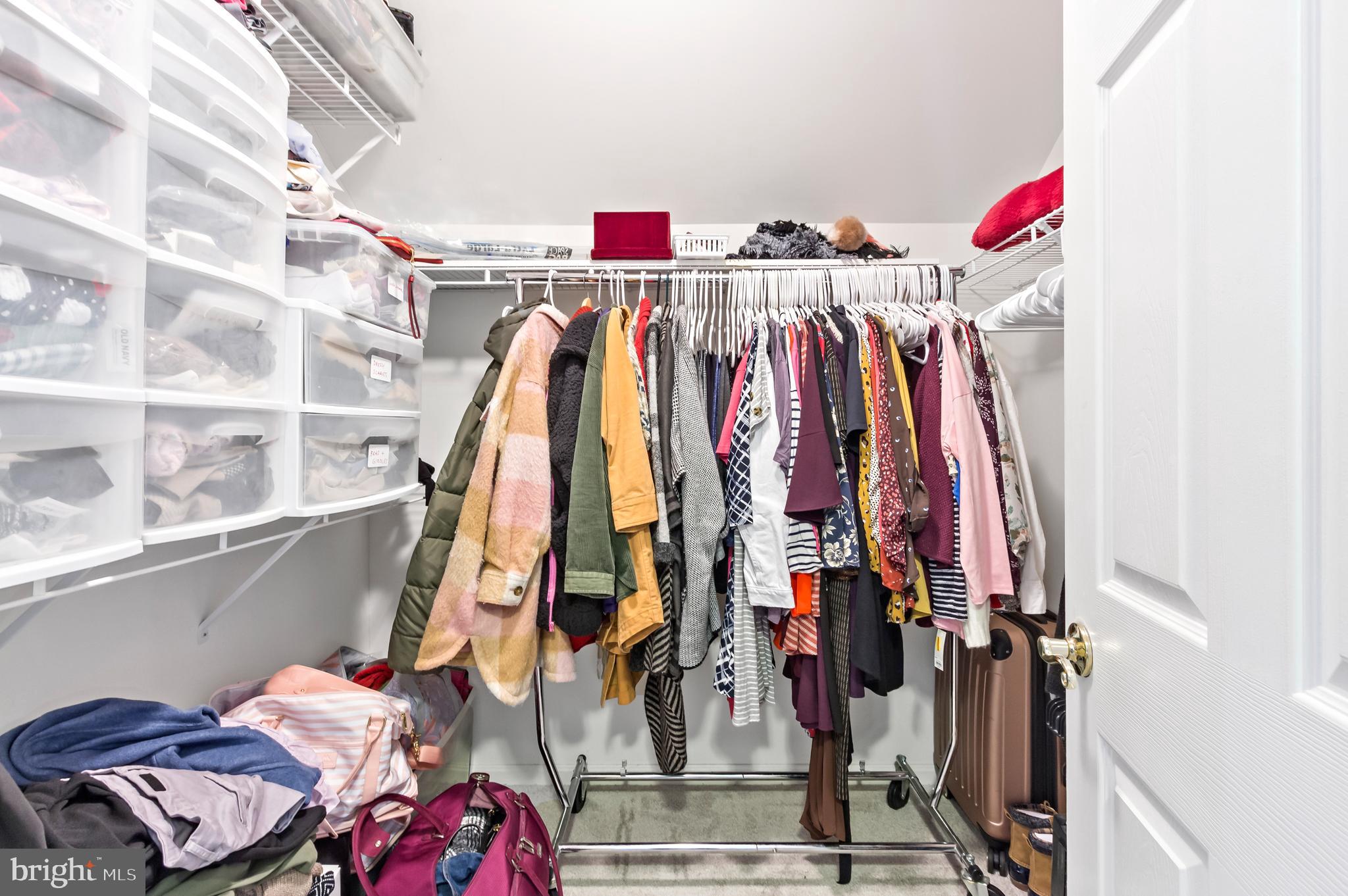 COUNTRY WALK - Residential