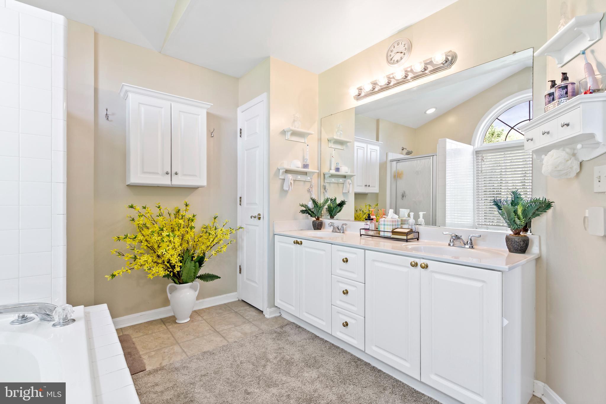 COUNTRY WALK - Residential