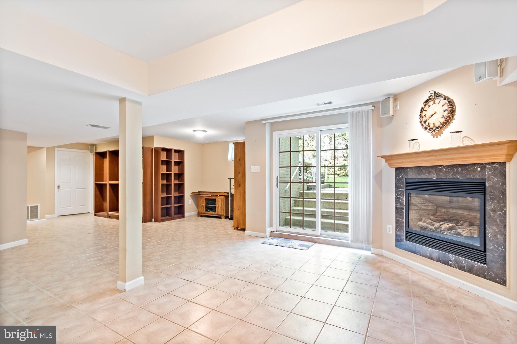 COUNTRY WALK - Residential