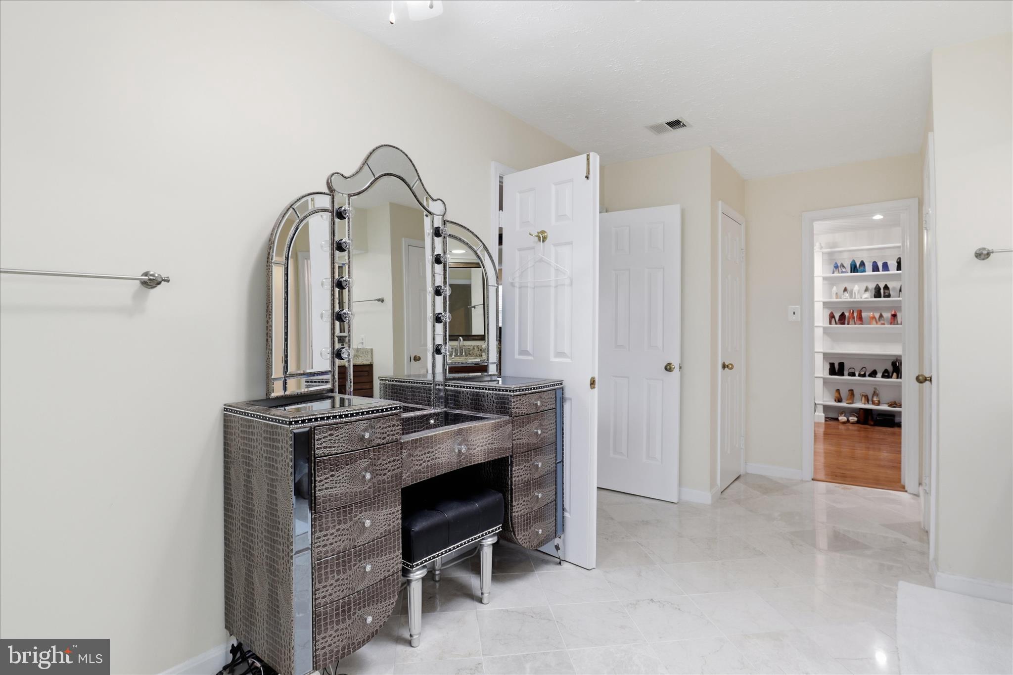 SHAKER WOODS - Residential