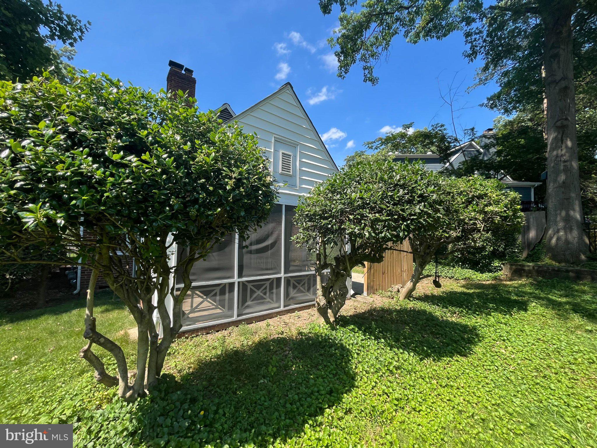 985 N POWHATAN STREET