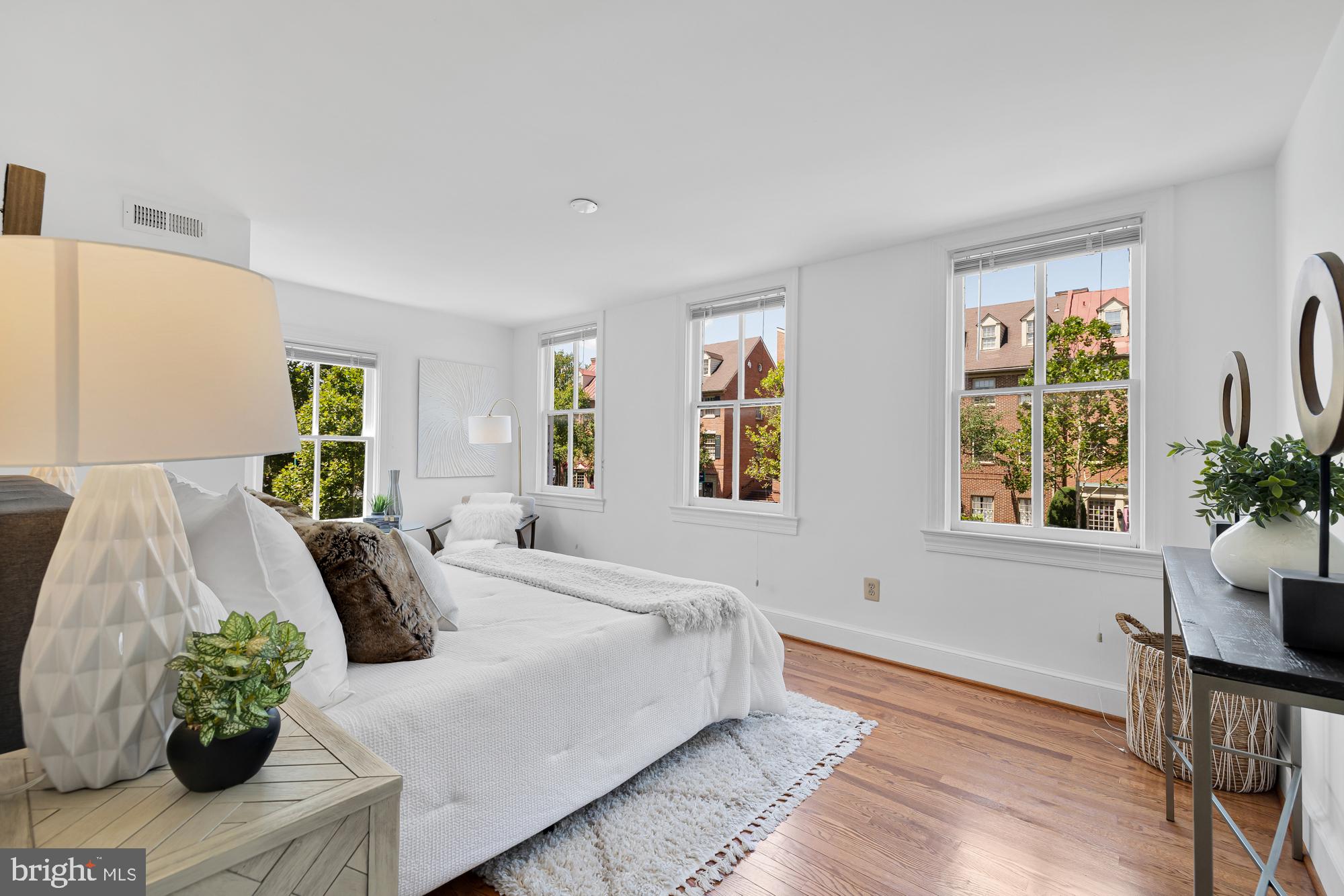 OLD TOWN ALEXANDRIA - Residential