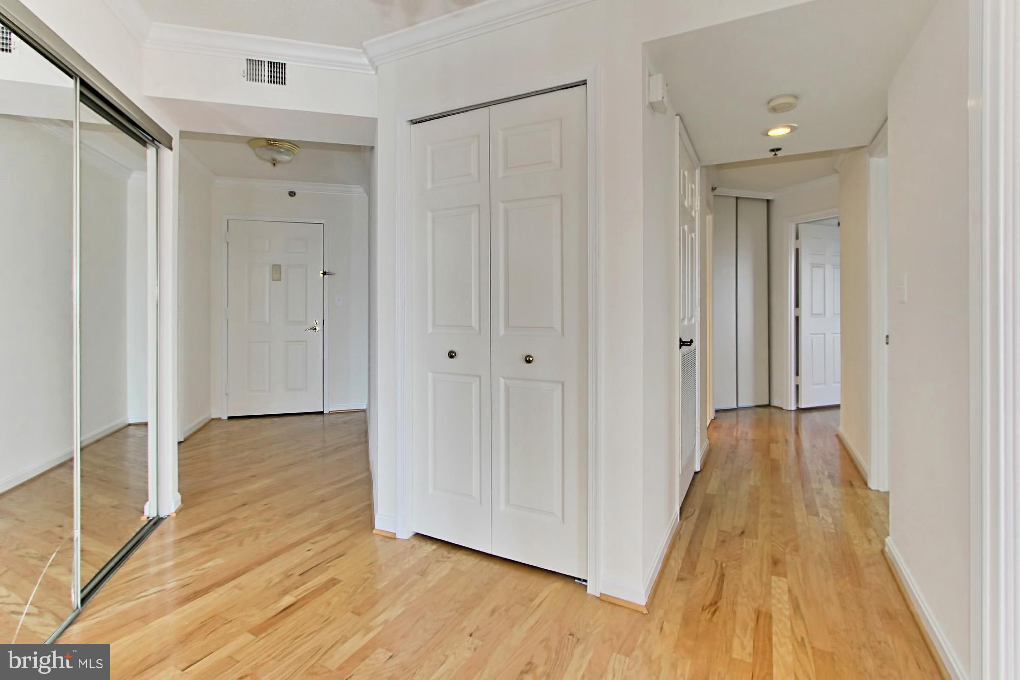 CARLYLE TOWERS - Residential