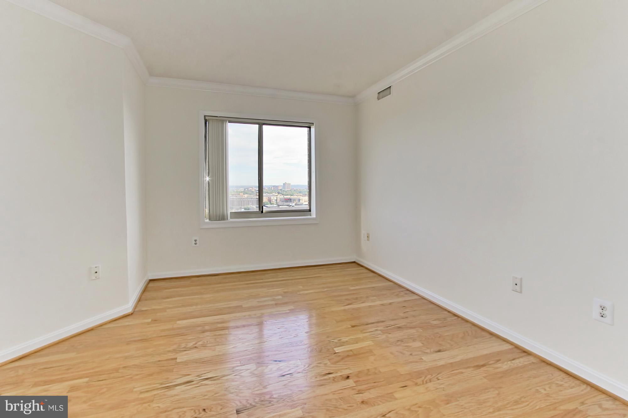 CARLYLE TOWERS - Residential