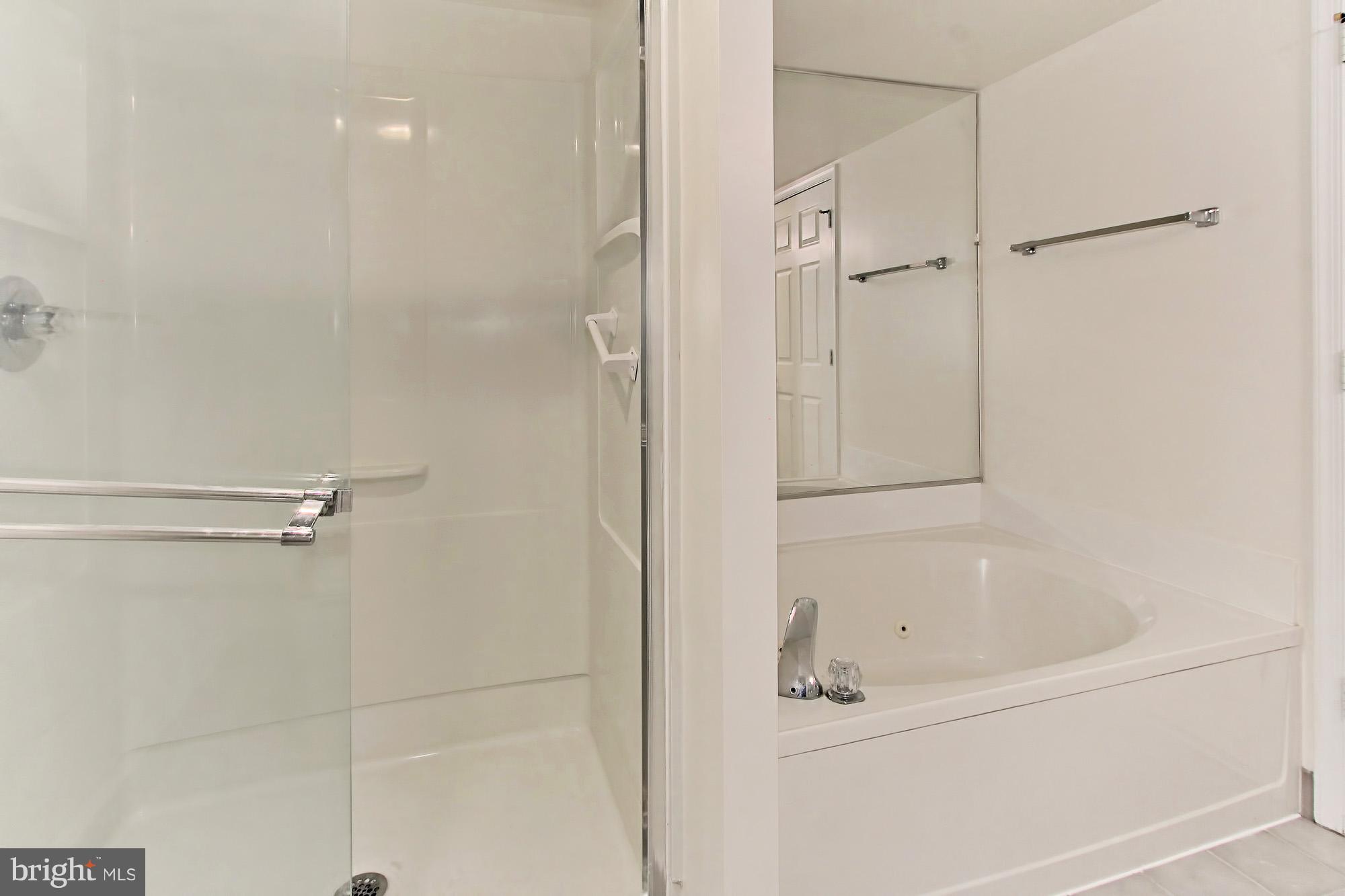 CARLYLE TOWERS - Residential