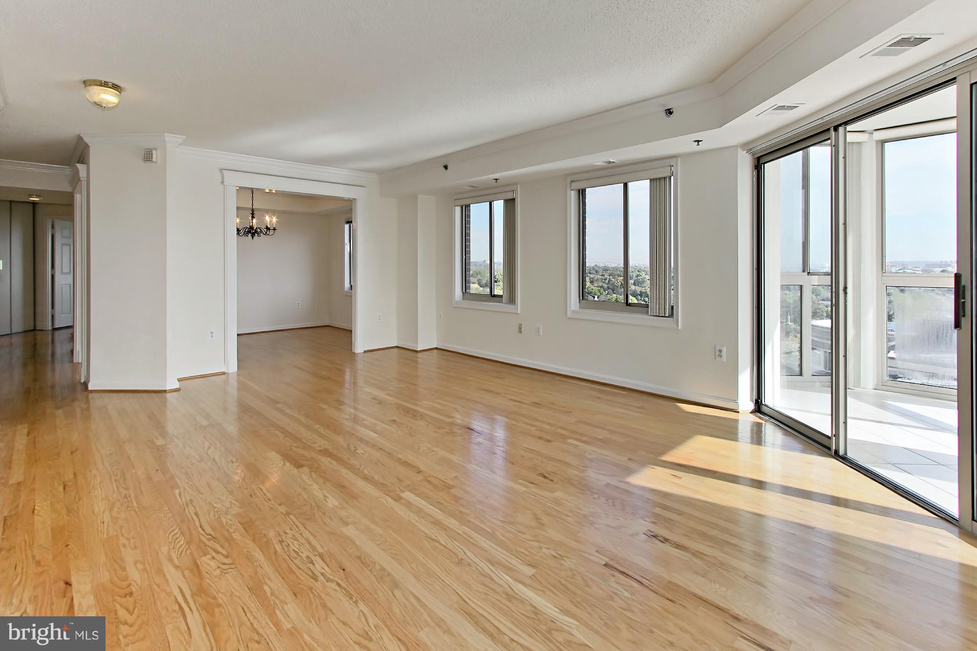 CARLYLE TOWERS - Residential