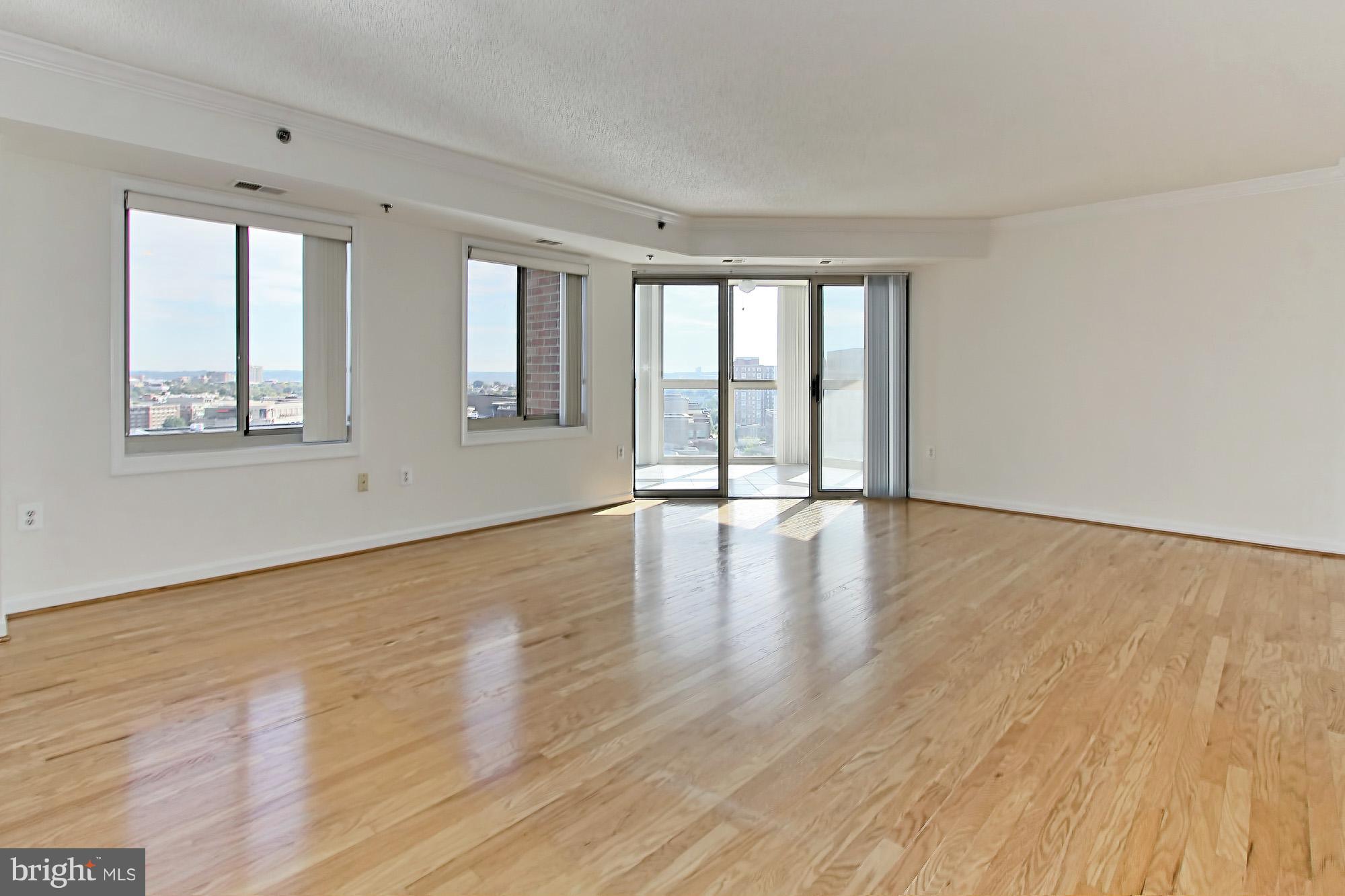 CARLYLE TOWERS - Residential