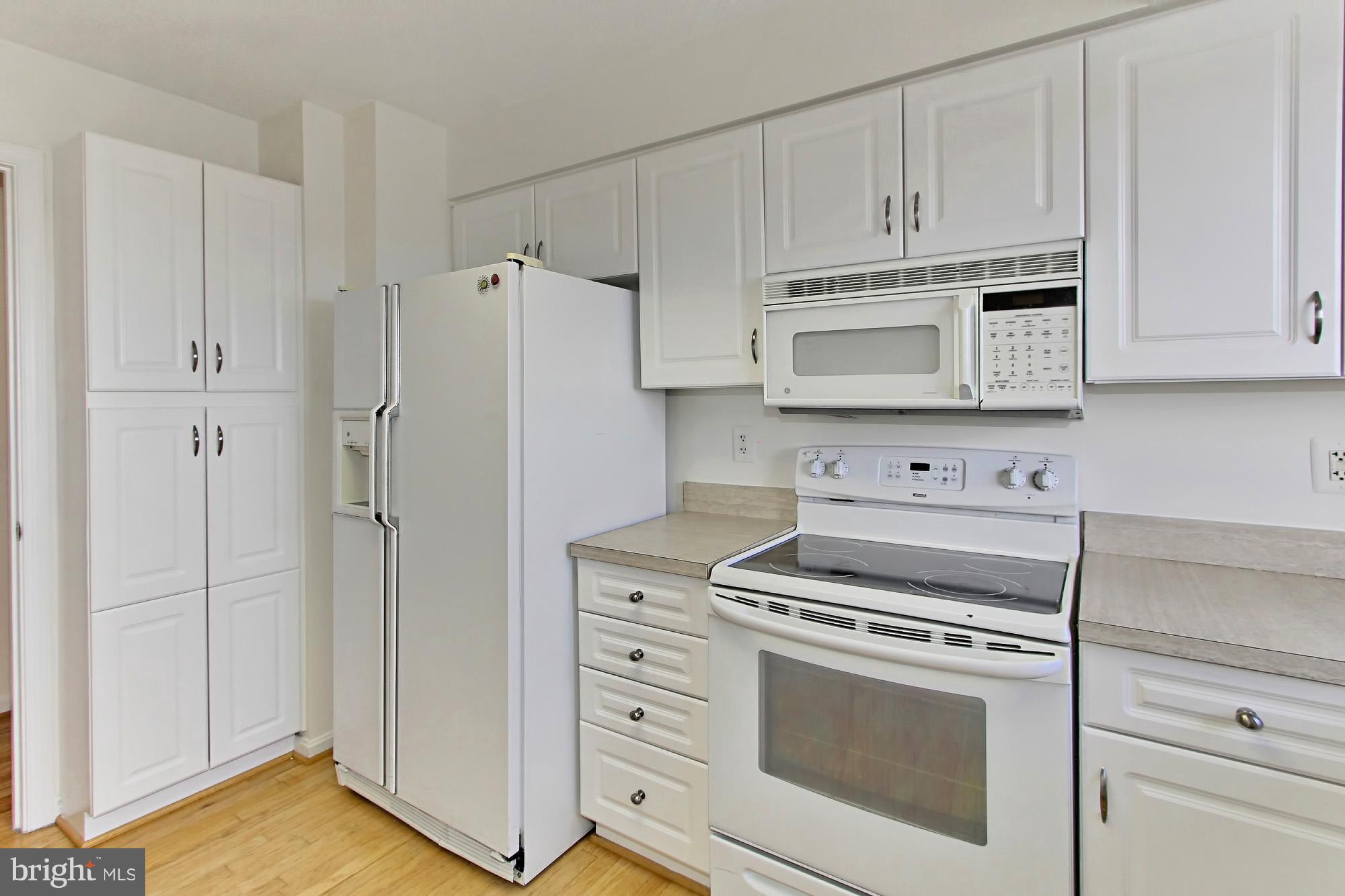 CARLYLE TOWERS - Residential