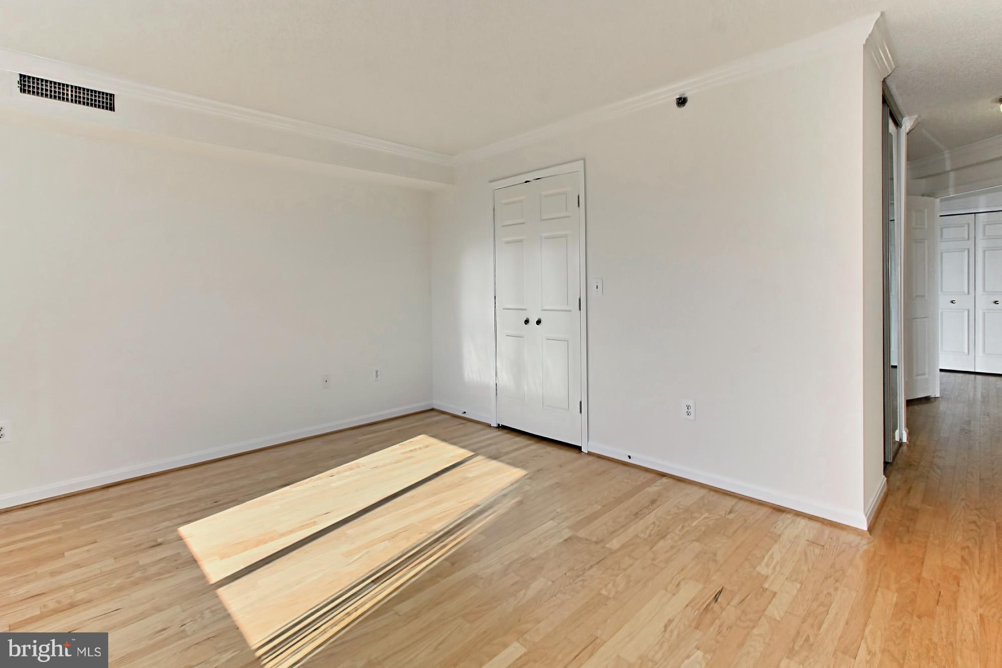 CARLYLE TOWERS - Residential