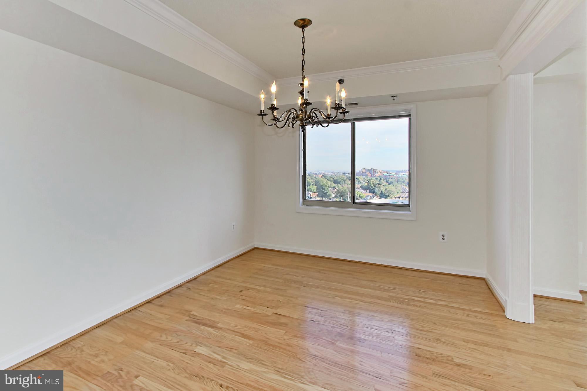 CARLYLE TOWERS - Residential