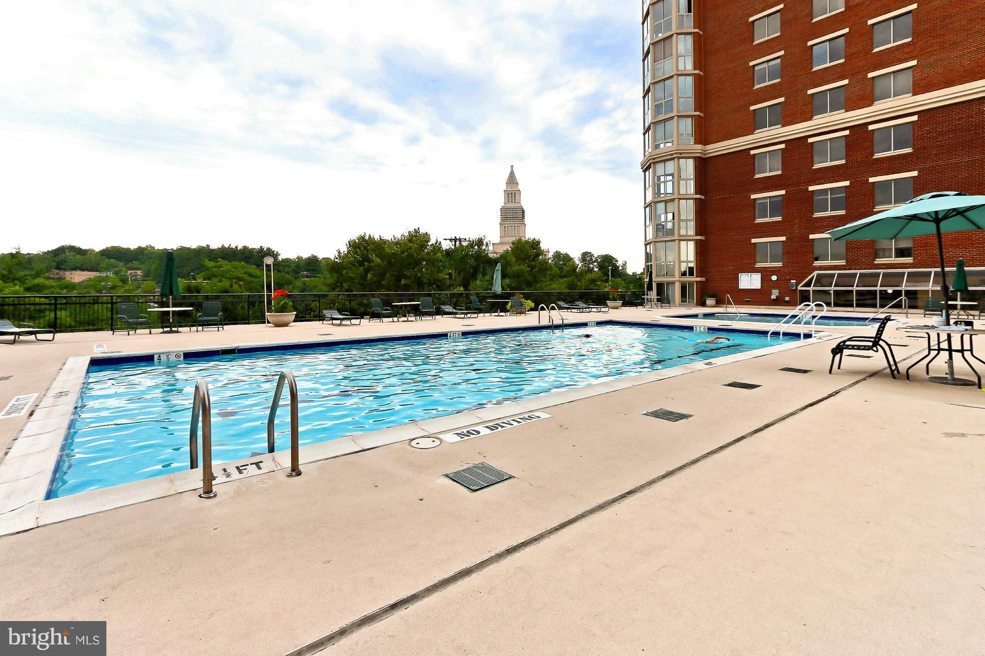 CARLYLE TOWERS - Residential