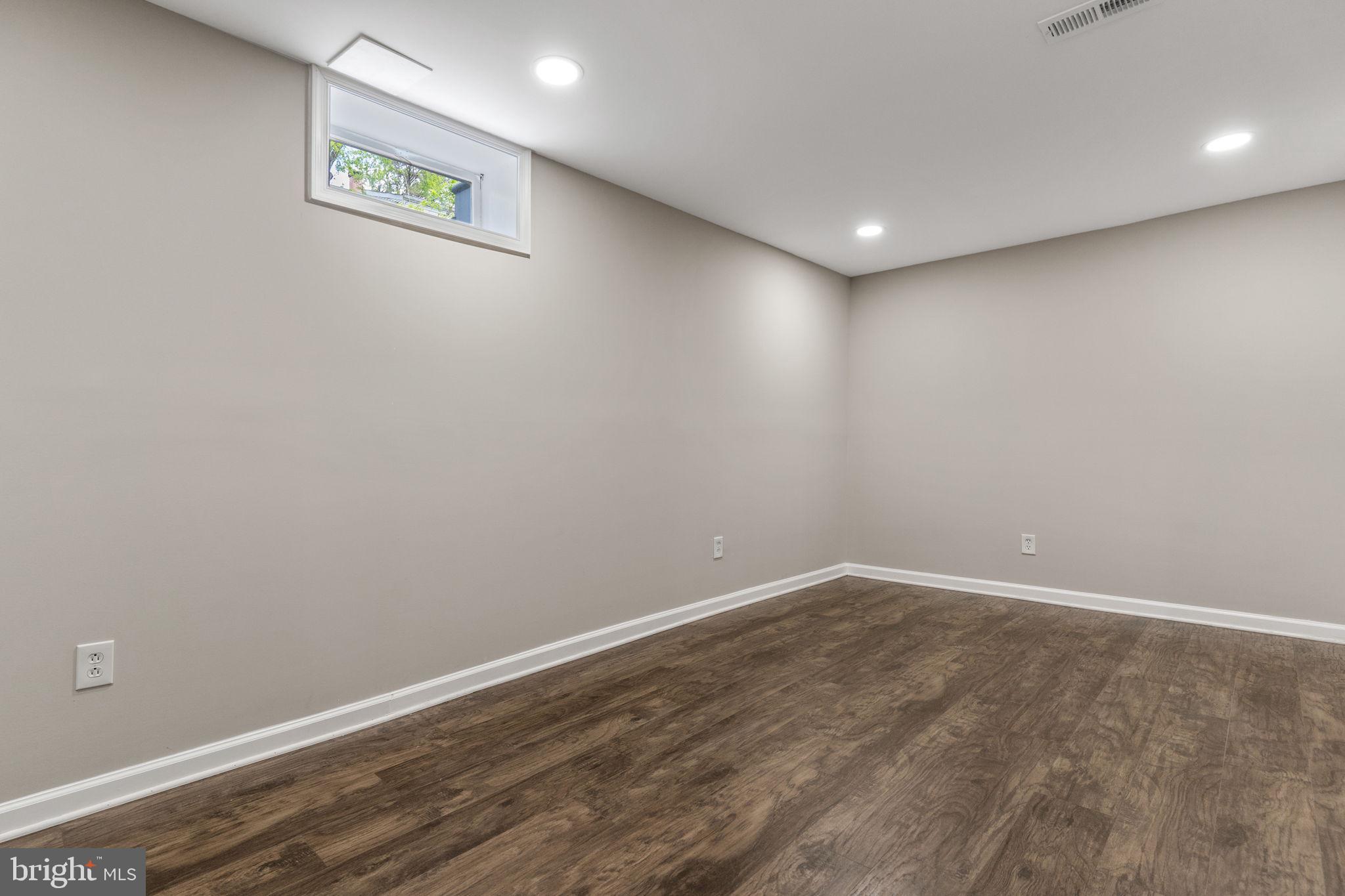 NEWINGTON FOREST - Residential