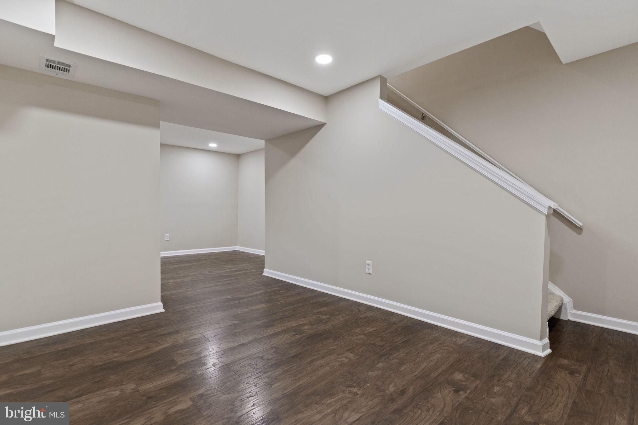 NEWINGTON FOREST - Residential