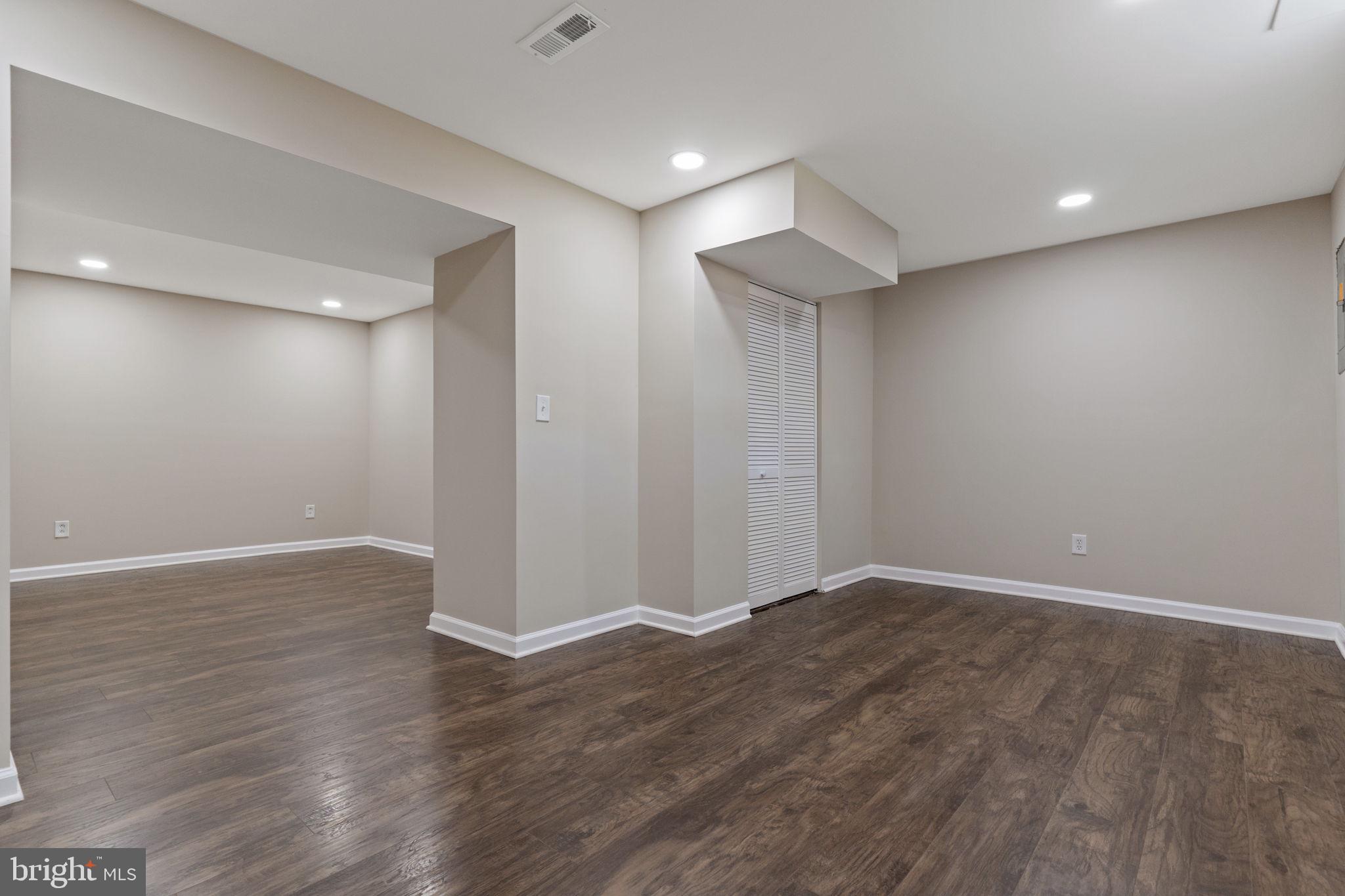 NEWINGTON FOREST - Residential