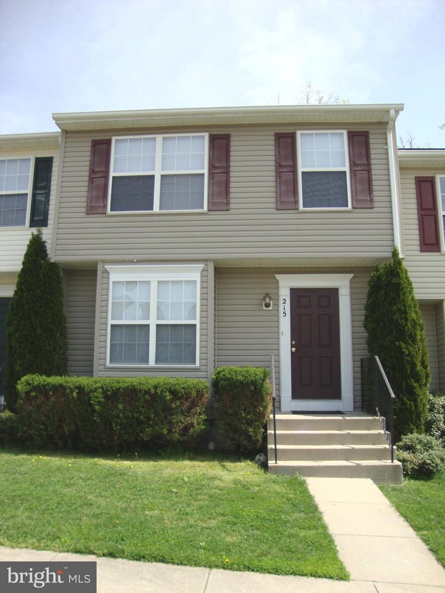 RENT SPECIAL - ONE MONTH'S FREE RENT WITH A 1.5 YEAR LEASE.   North Stafford - Spacious 3 level town home with 3 bedrooms, 2 full baths and 2 half baths. Features granite counter tops, newly painted kitchen cabinets, stainless steel appliances and finished basement. Convenient location close to I-95 & Quantico! Pets are considered case by case. Available immediately.