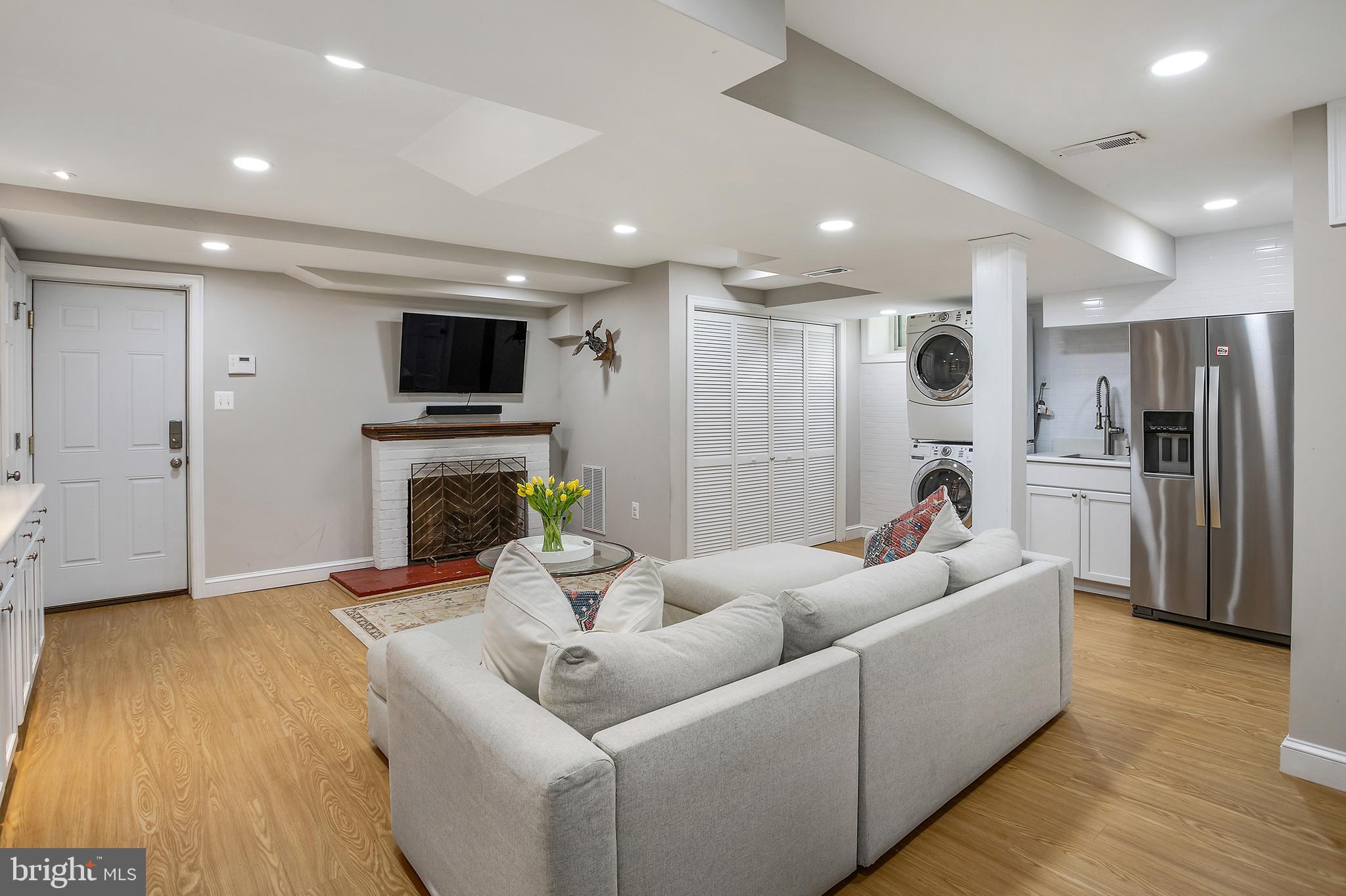 MEADOWBROOK VILLAGE - Residential