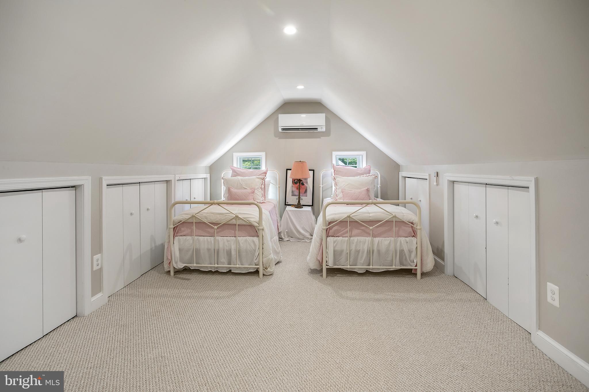 MEADOWBROOK VILLAGE - Residential