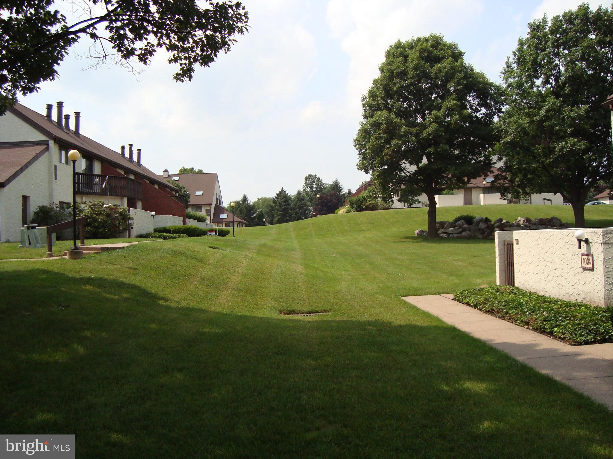 1075-11 LANCASTER BOULEVARD