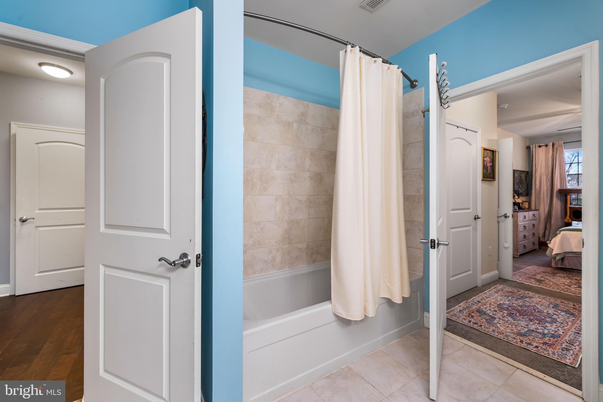 THE HOLLOW AT FOX VA - Residential