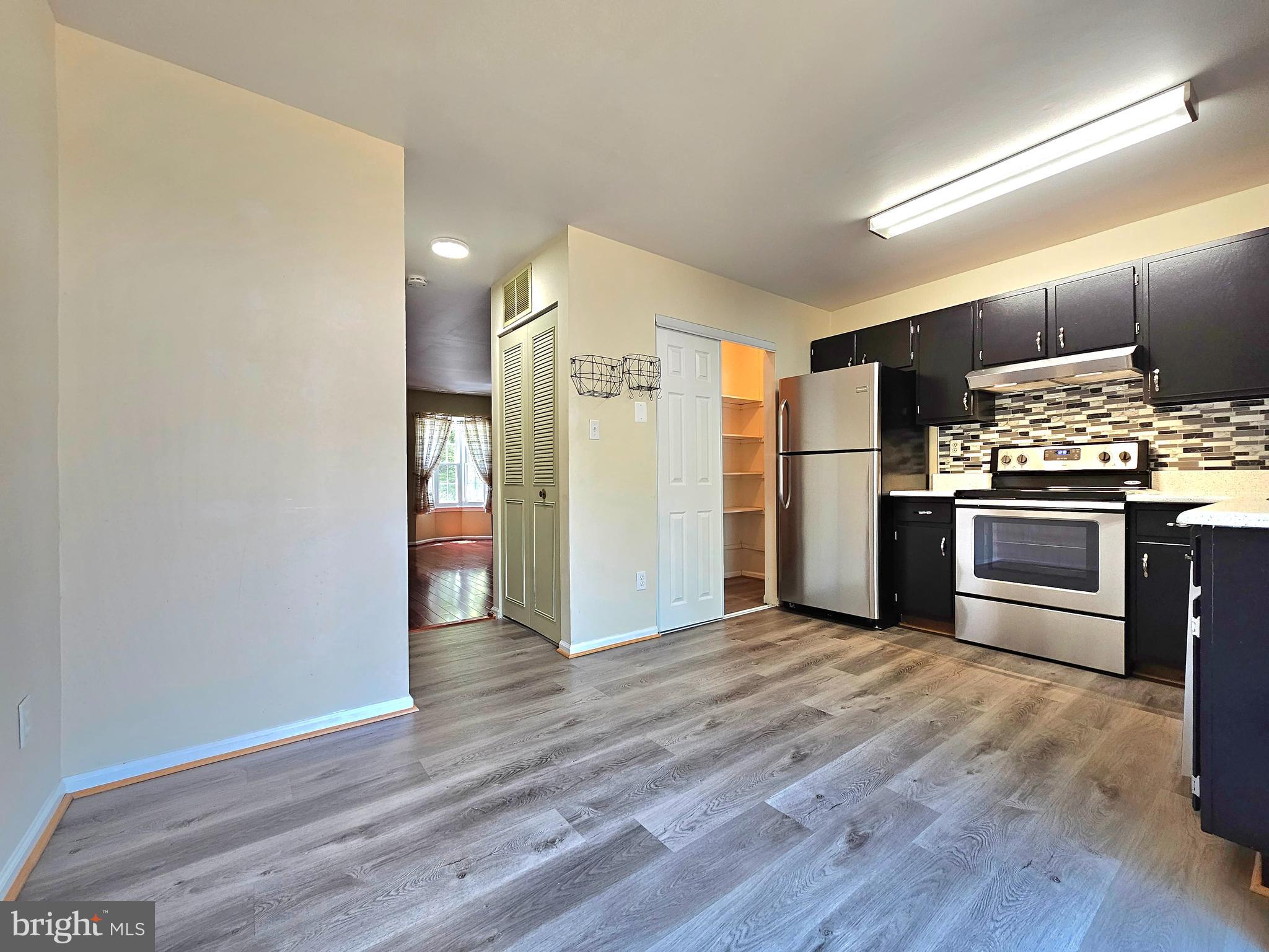 8561 SOUTHLAWN COURT