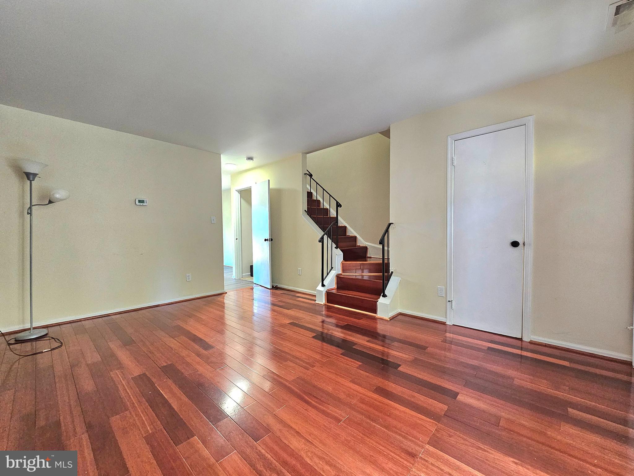 8561 SOUTHLAWN COURT