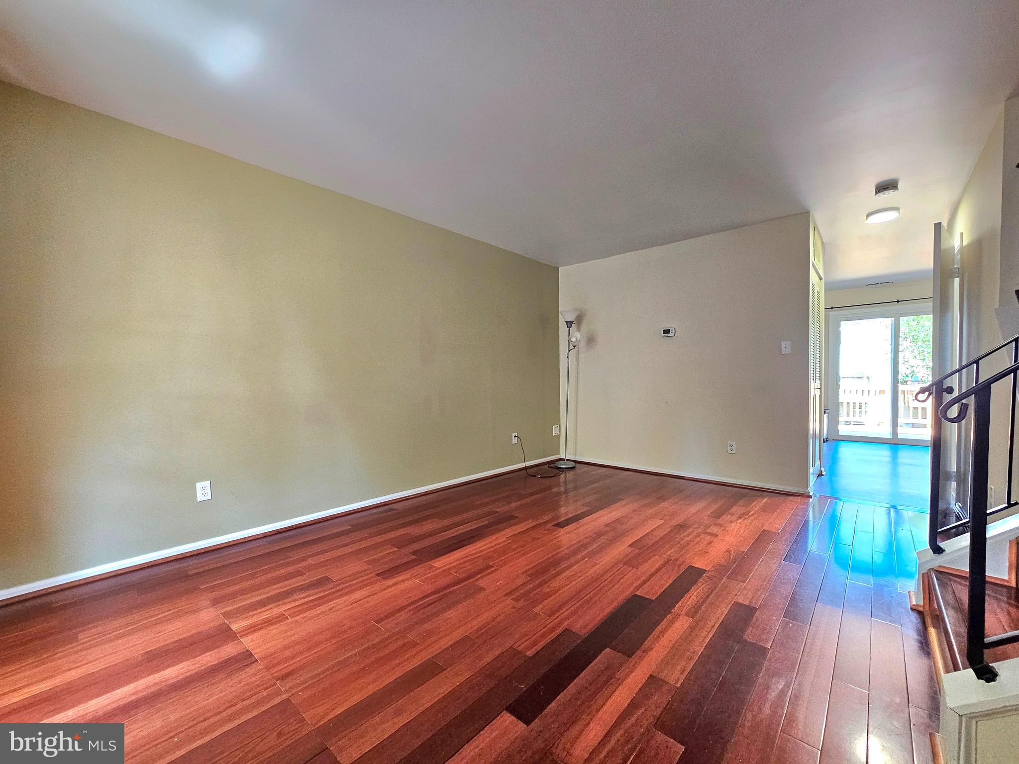 8561 SOUTHLAWN COURT