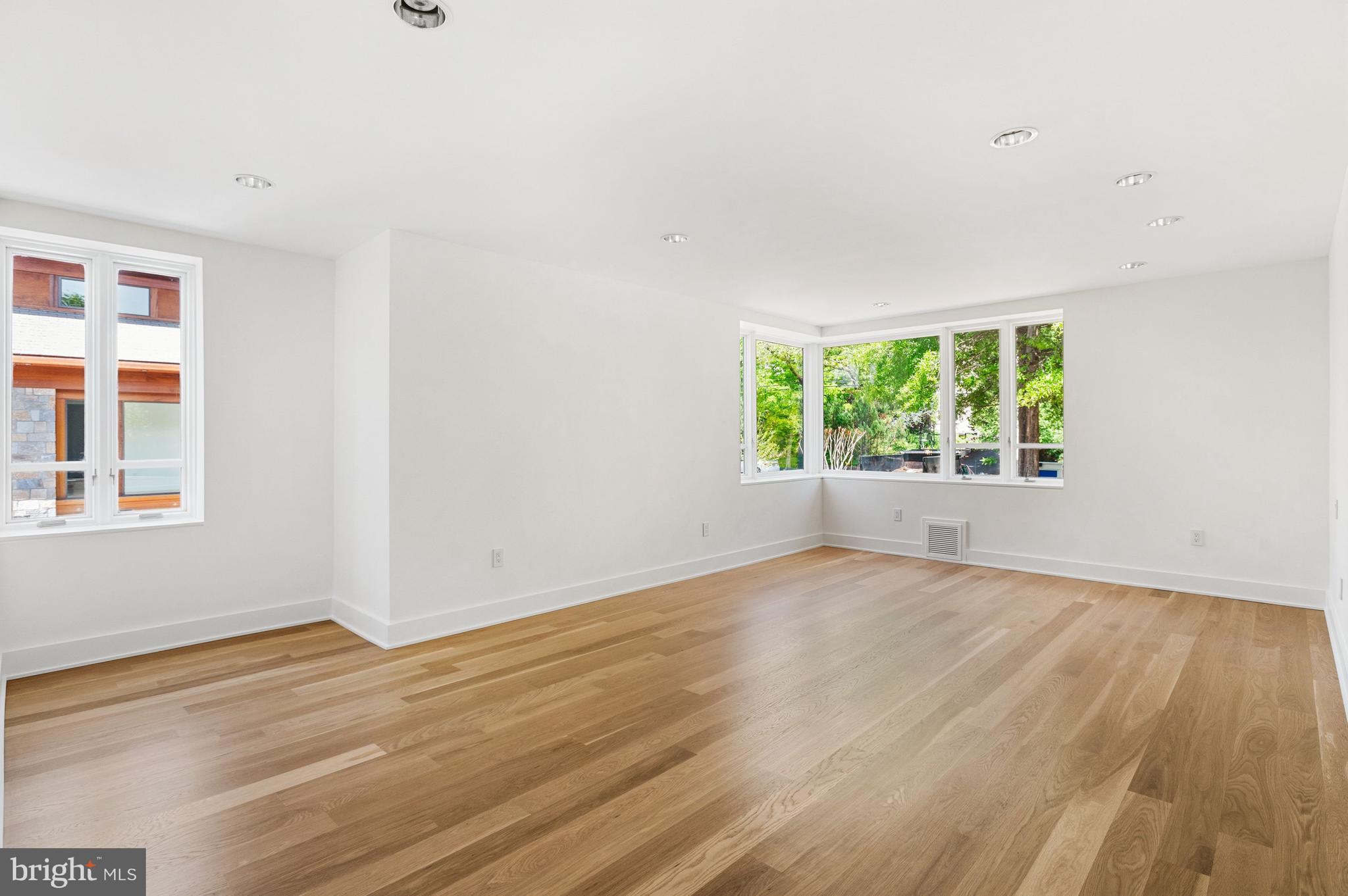 FOREST HILLS - Residential