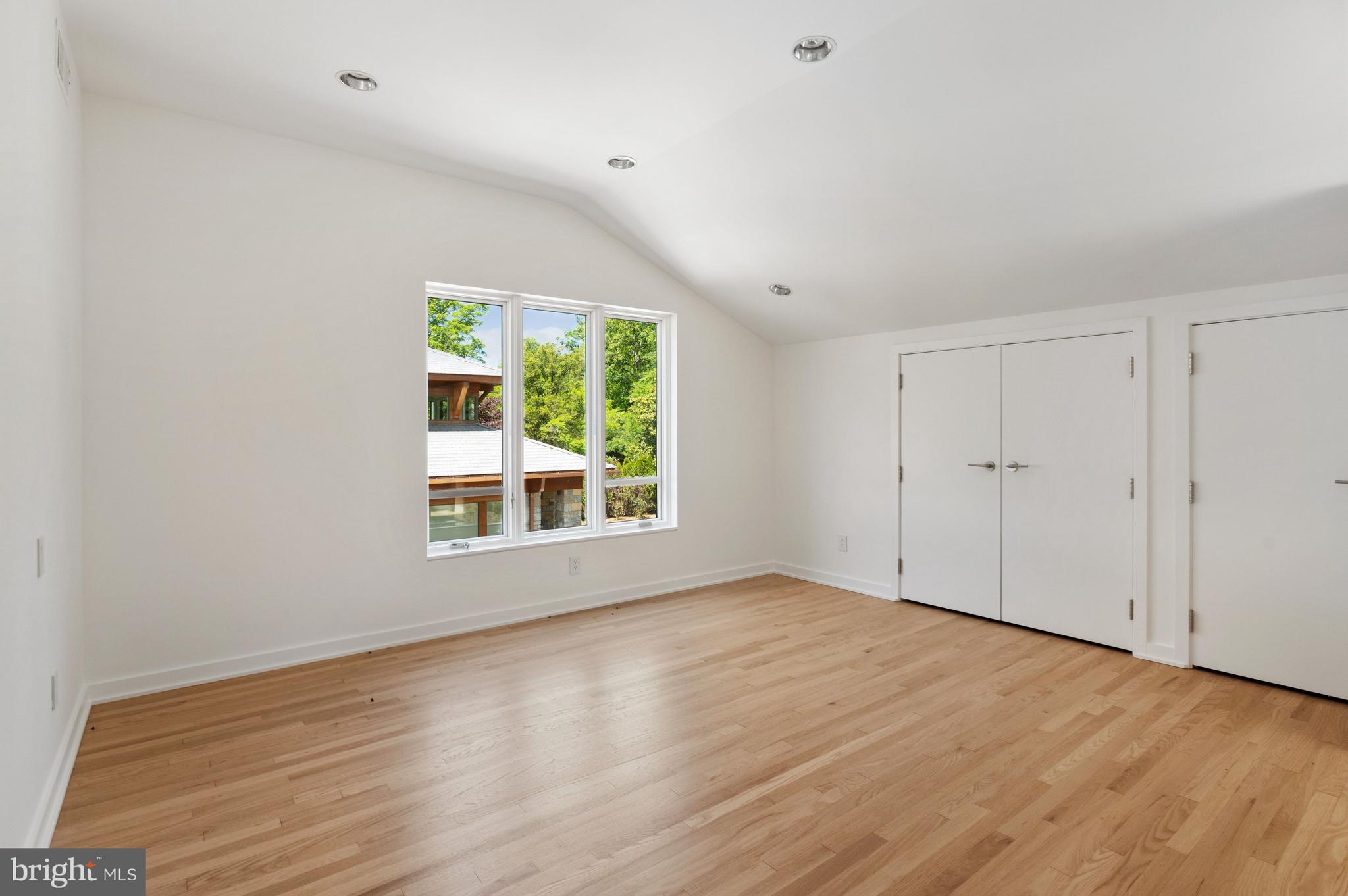 FOREST HILLS - Residential