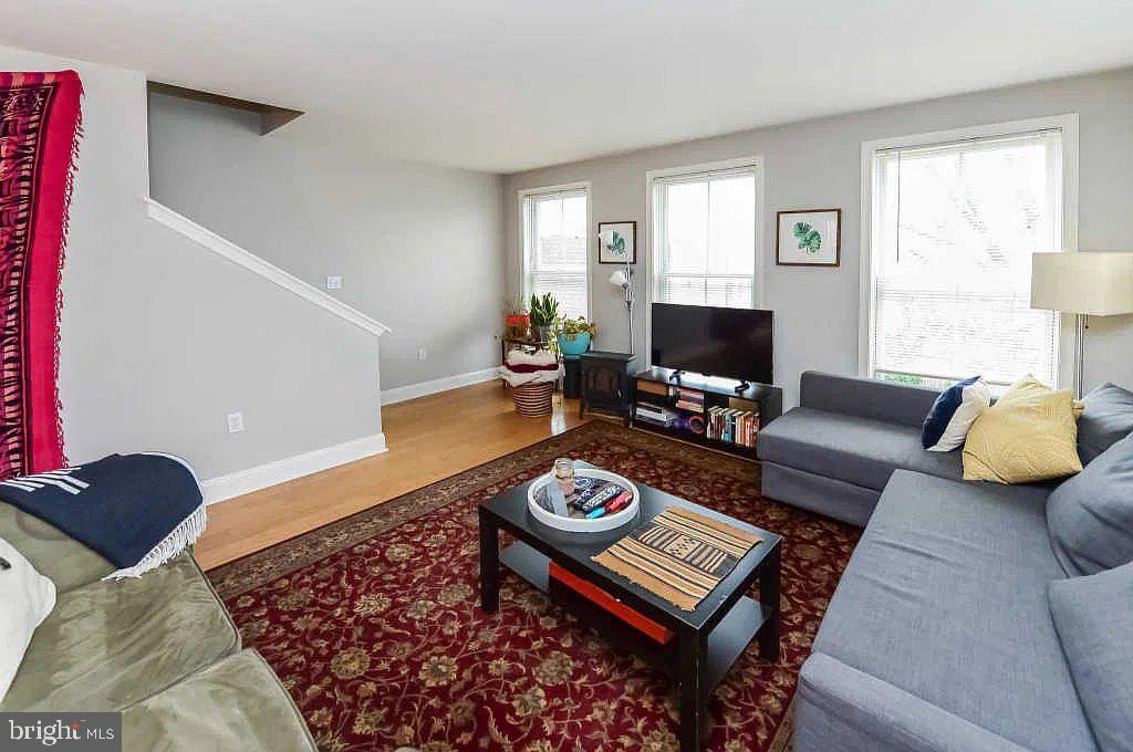 406 LEVERINGTON AVENUE UNIT D