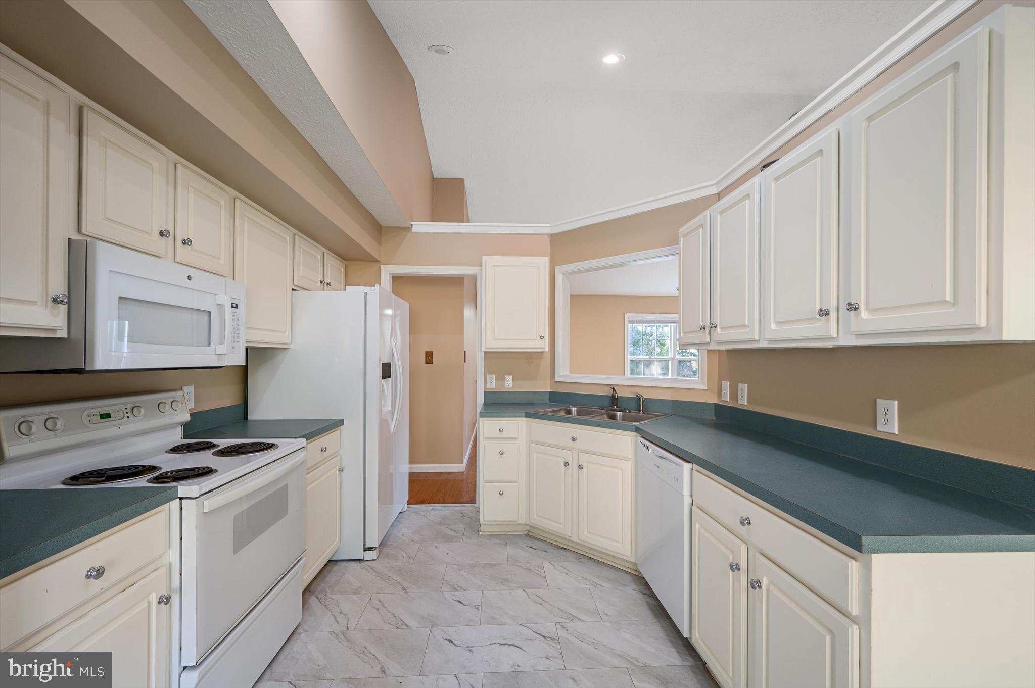 LIMESTONE TERRACE - Residential