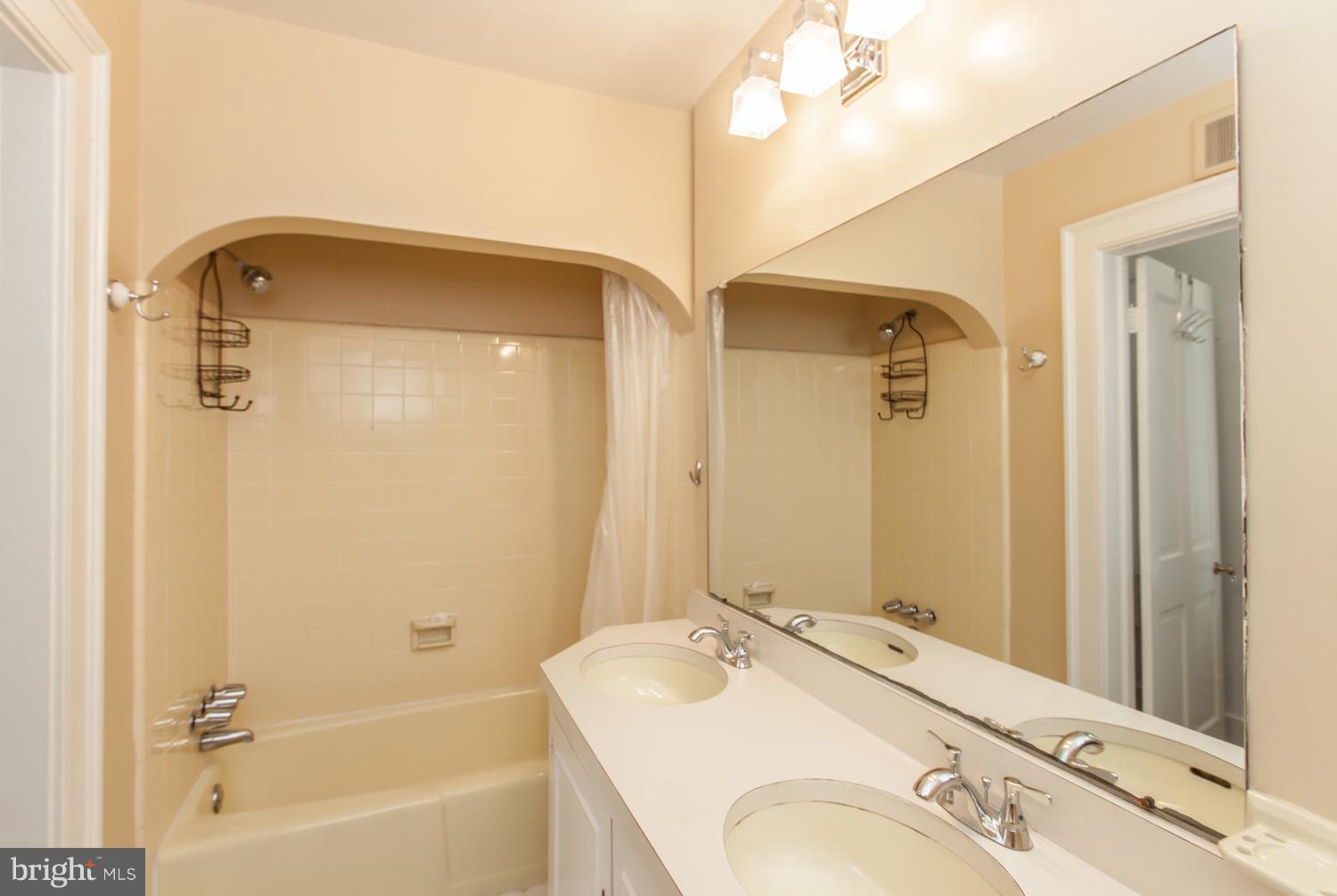 OLD TOWN - Residential Lease