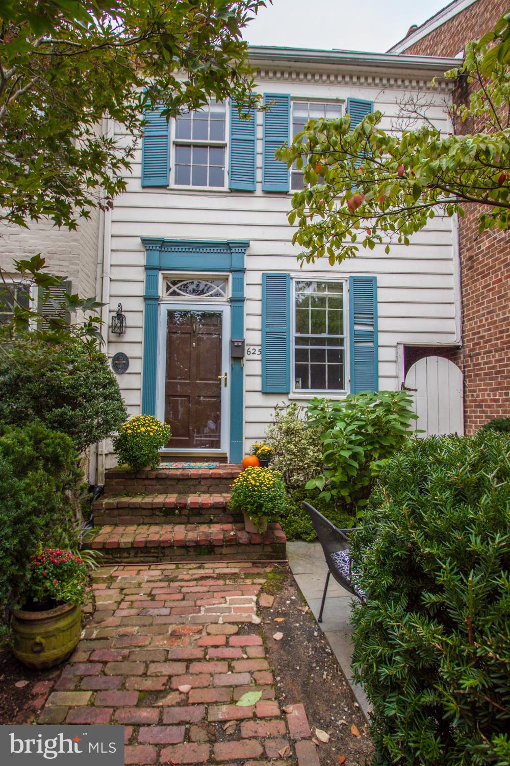 OLD TOWN - Residential Lease