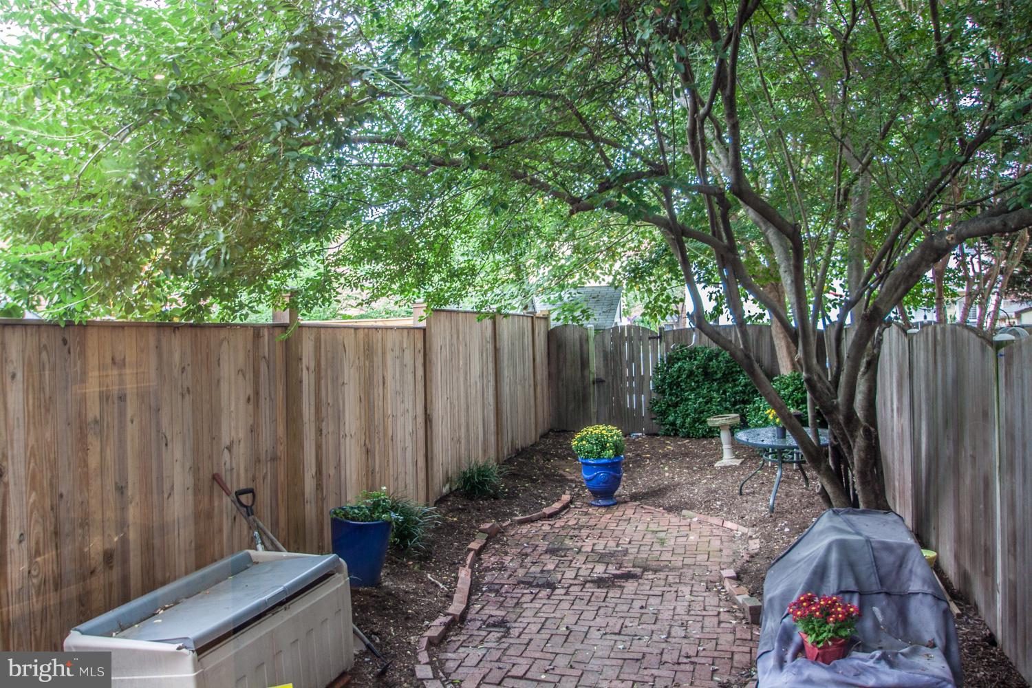 OLD TOWN - Residential Lease