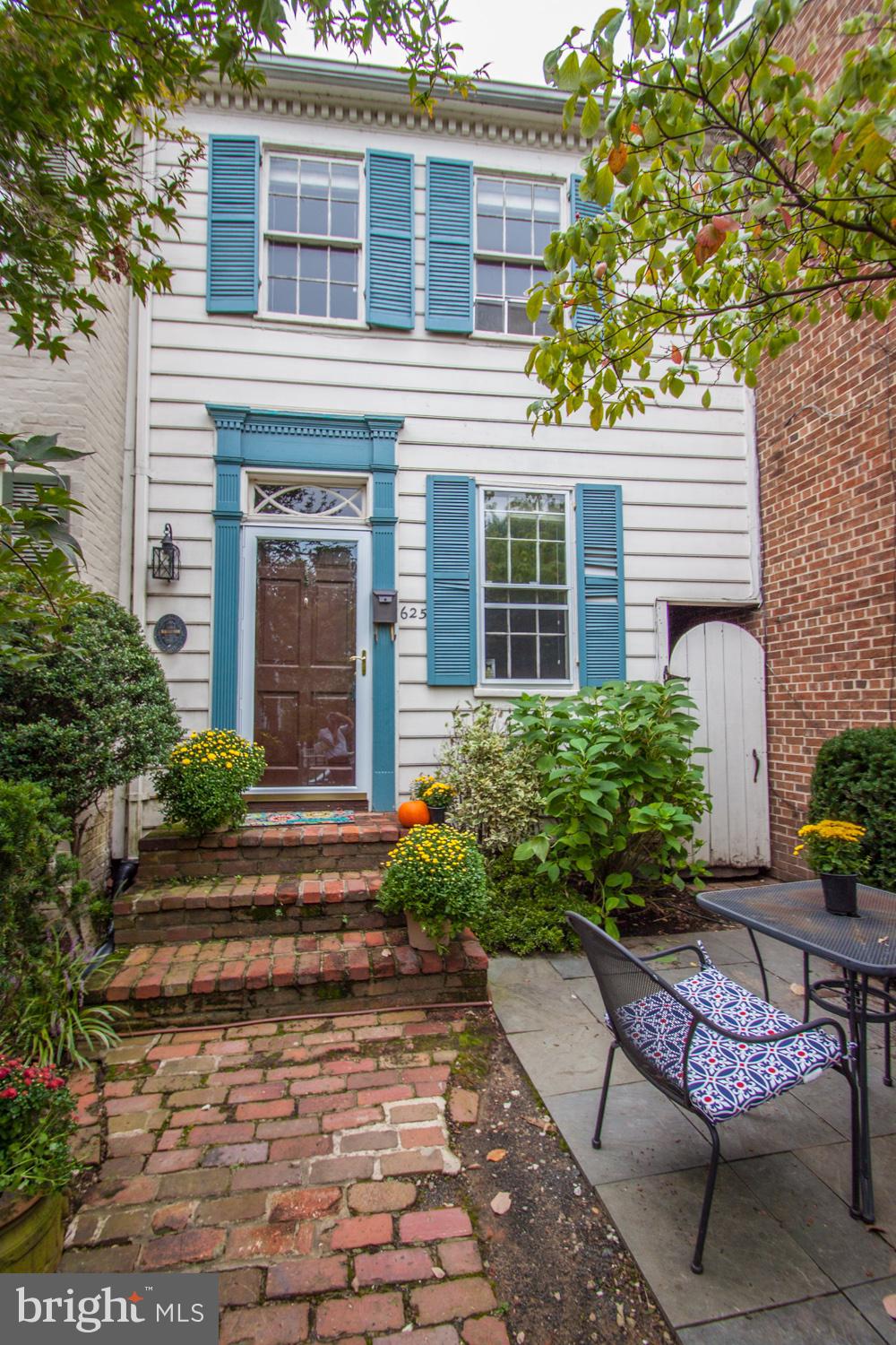 OLD TOWN - Residential Lease