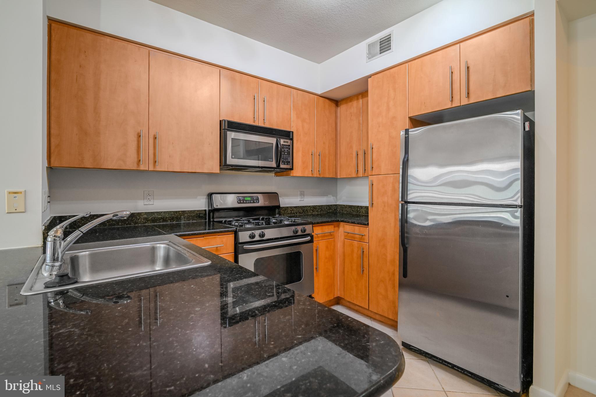 CLARENDON 1021 - Residential Lease