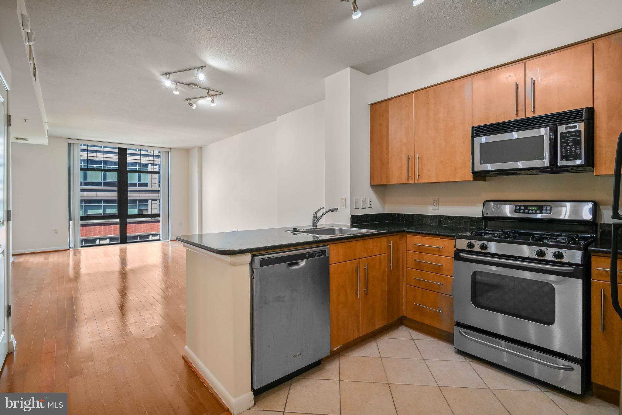 CLARENDON 1021 - Residential Lease