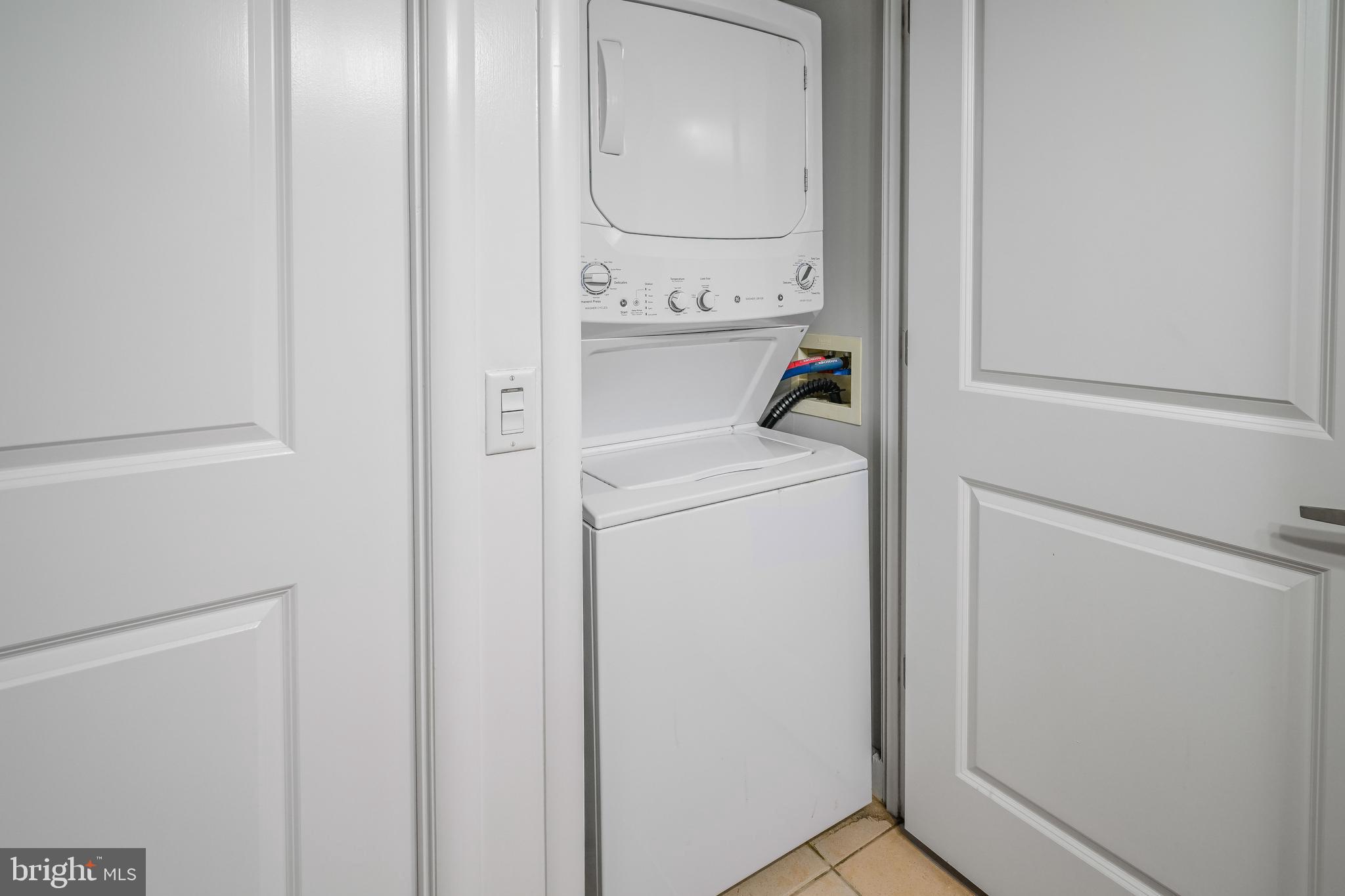 CLARENDON 1021 - Residential Lease