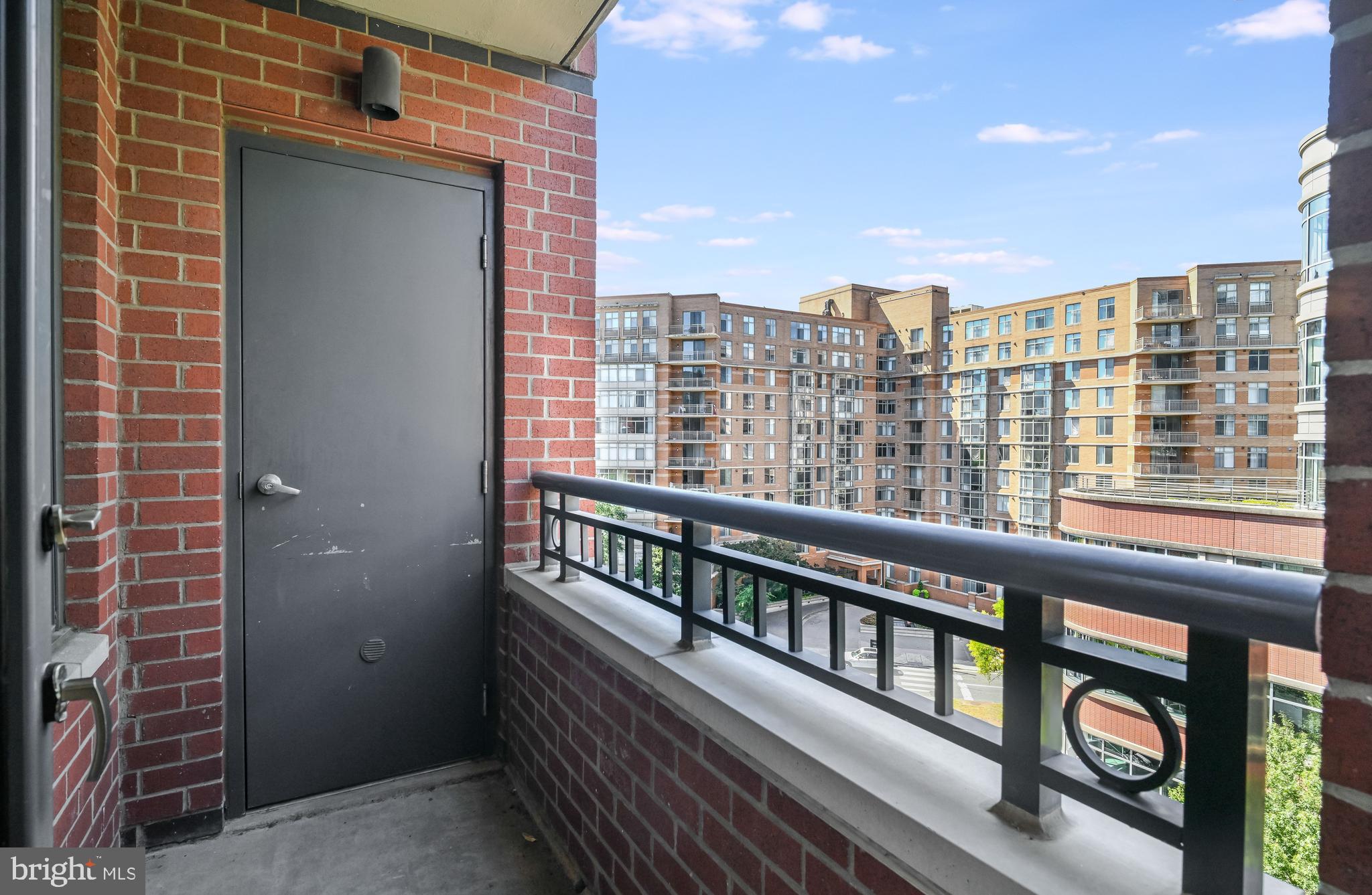 CLARENDON 1021 - Residential Lease