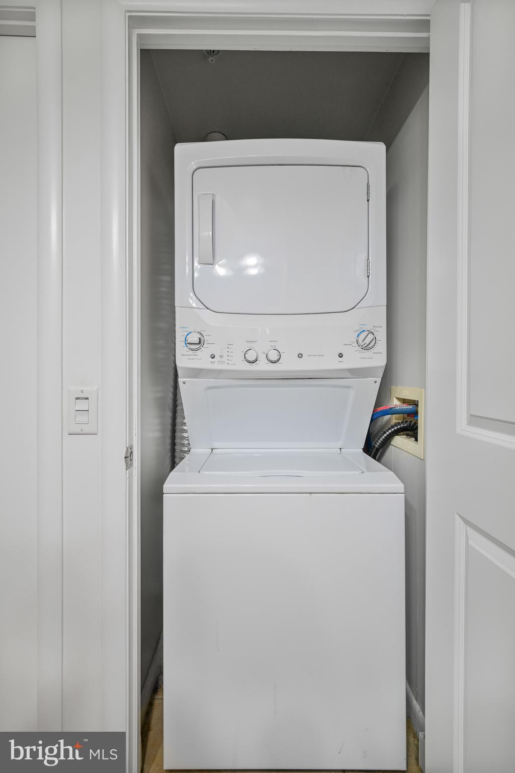 CLARENDON 1021 - Residential Lease