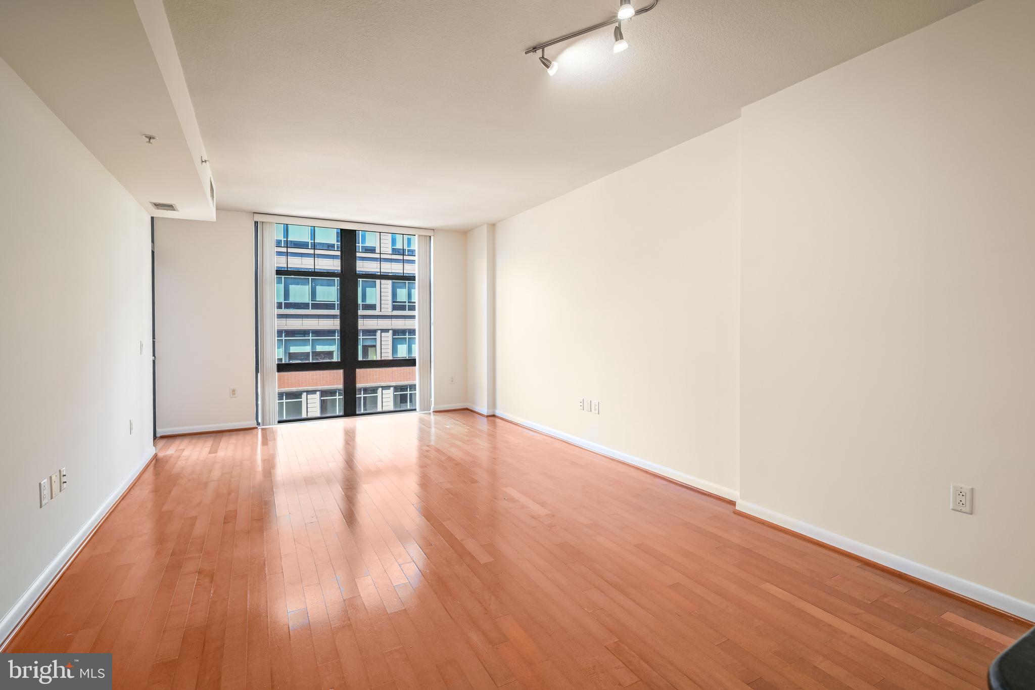 CLARENDON 1021 - Residential Lease