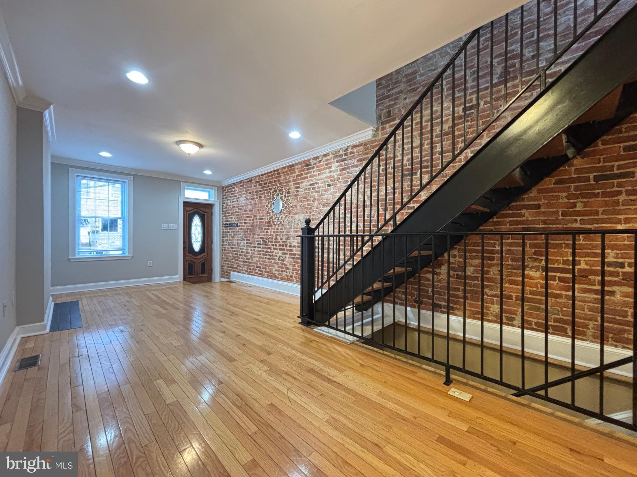 1122 W HAMBURG STREET