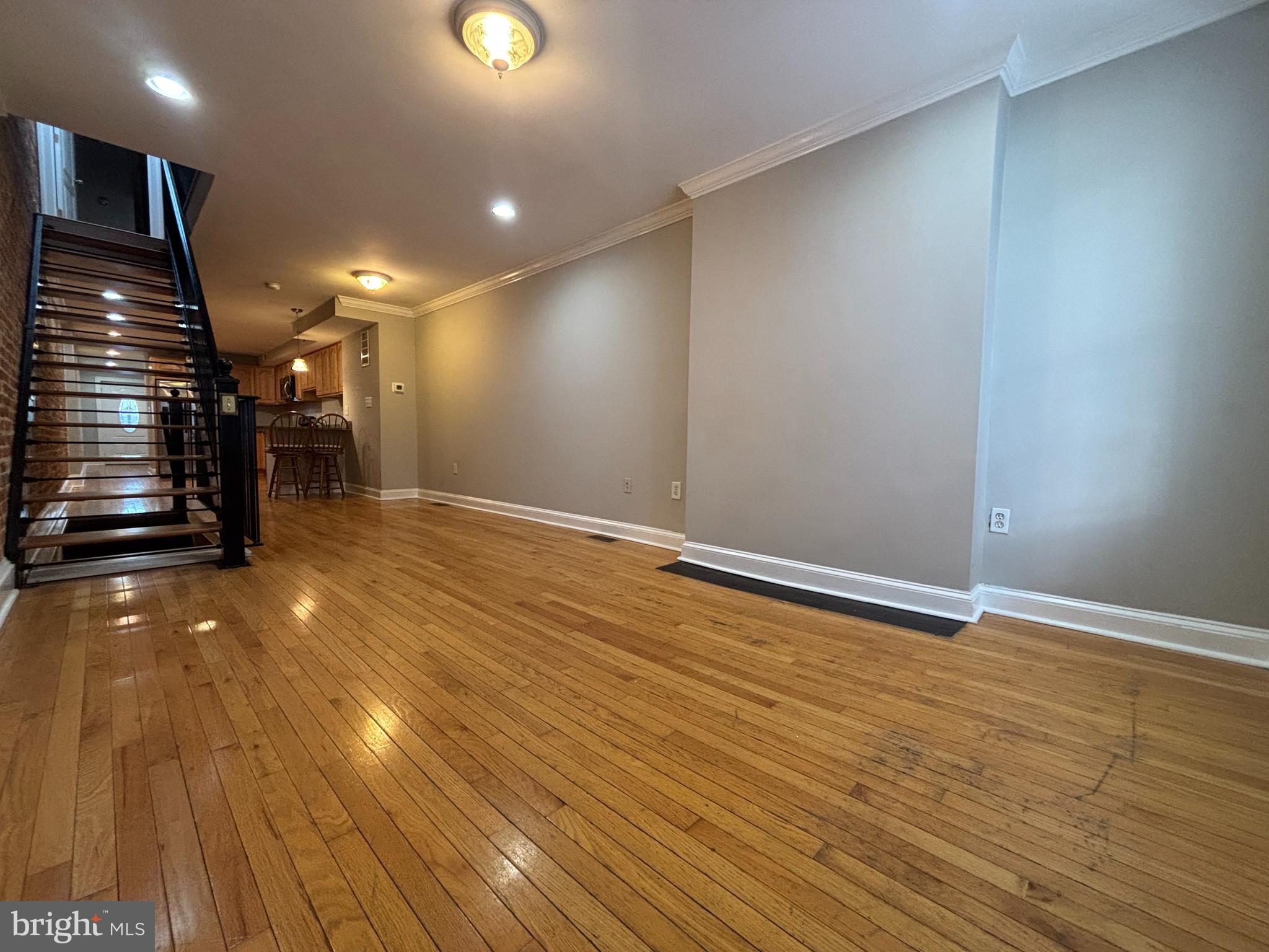 1122 W HAMBURG STREET