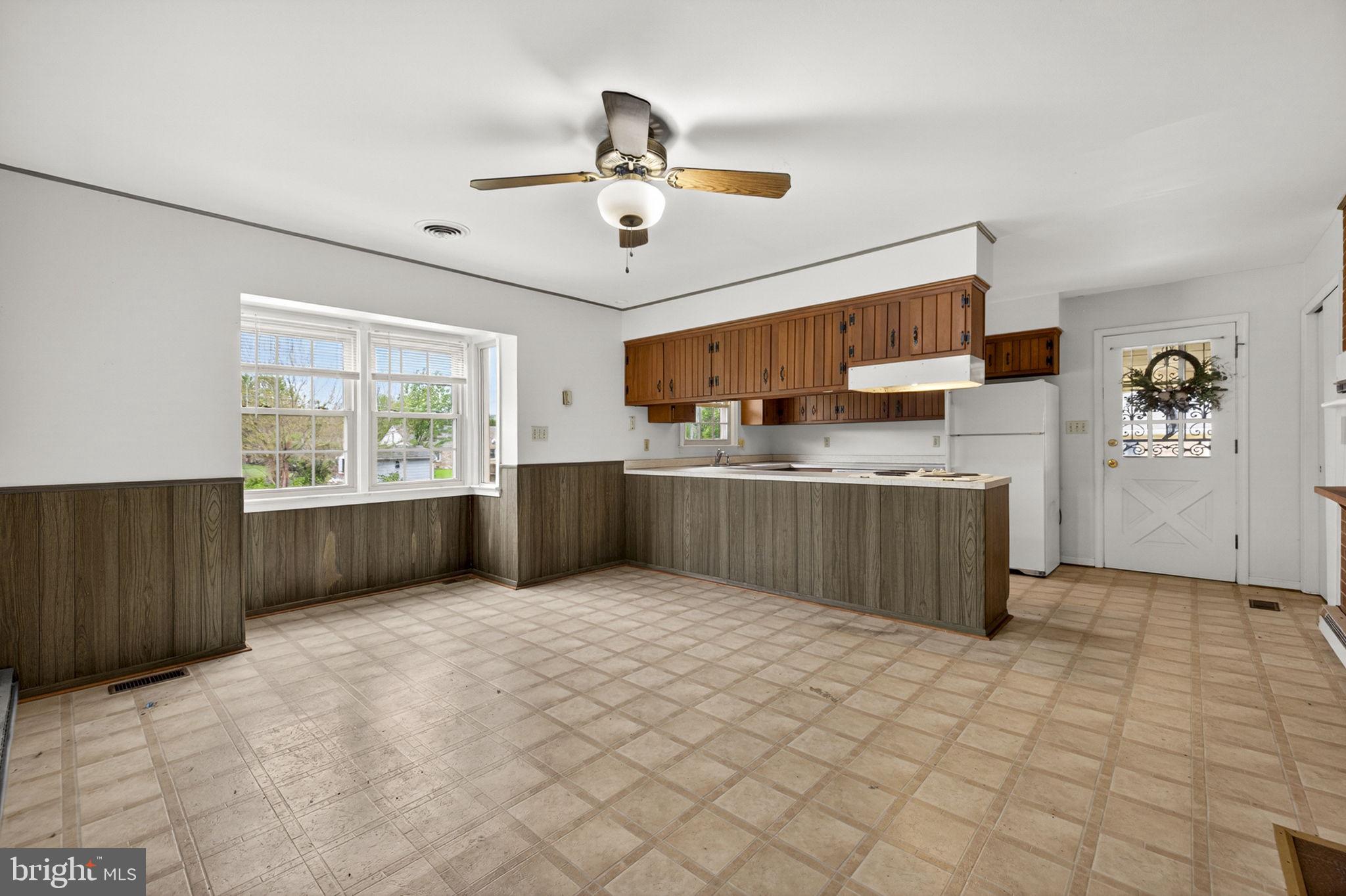 BROADVIEW ACRES - Residential