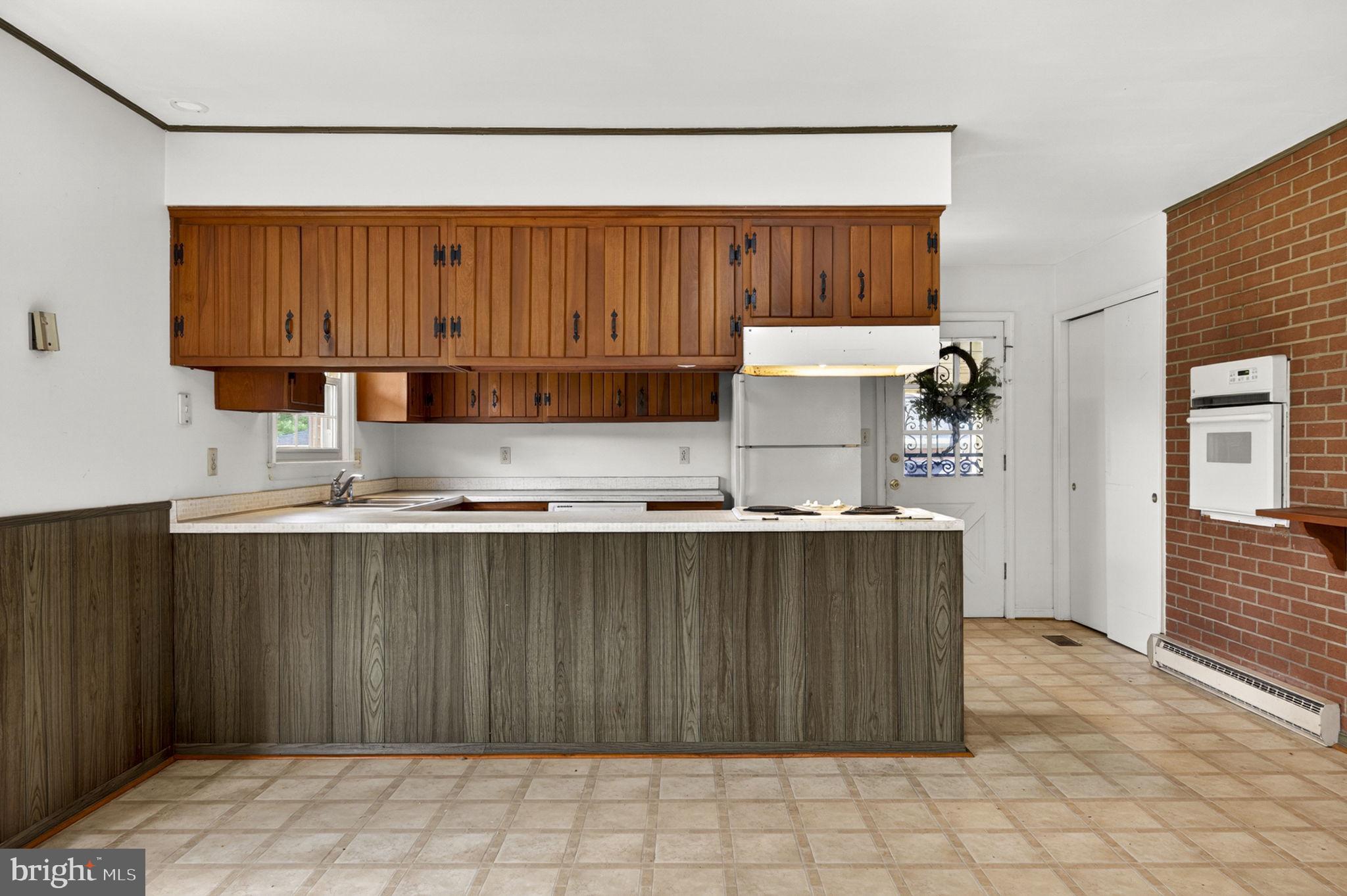 BROADVIEW ACRES - Residential