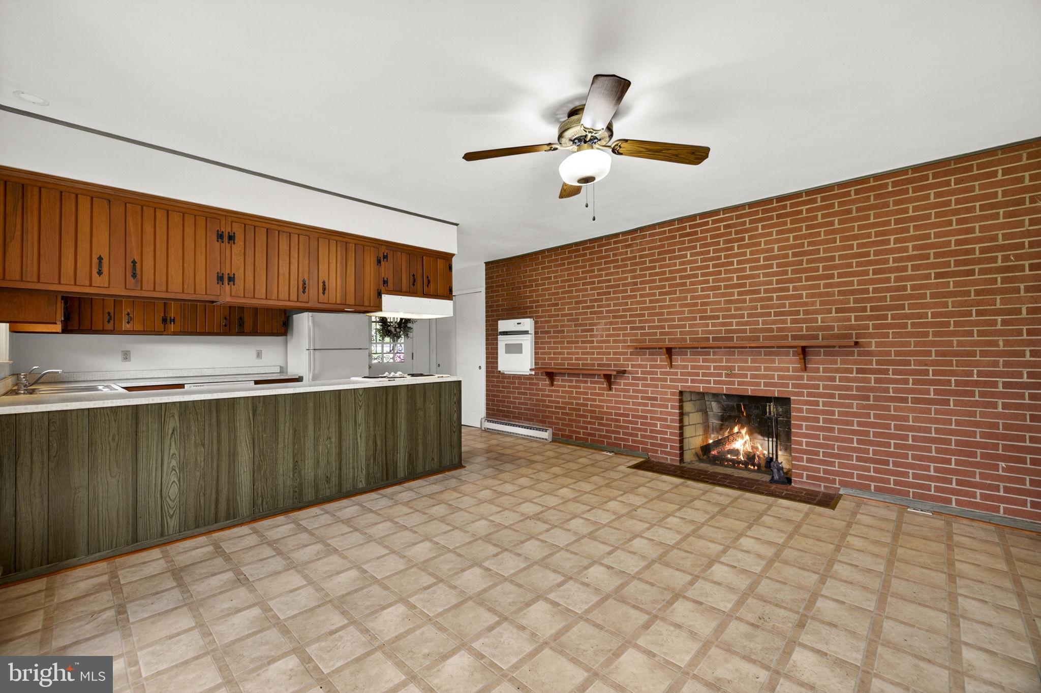BROADVIEW ACRES - Residential