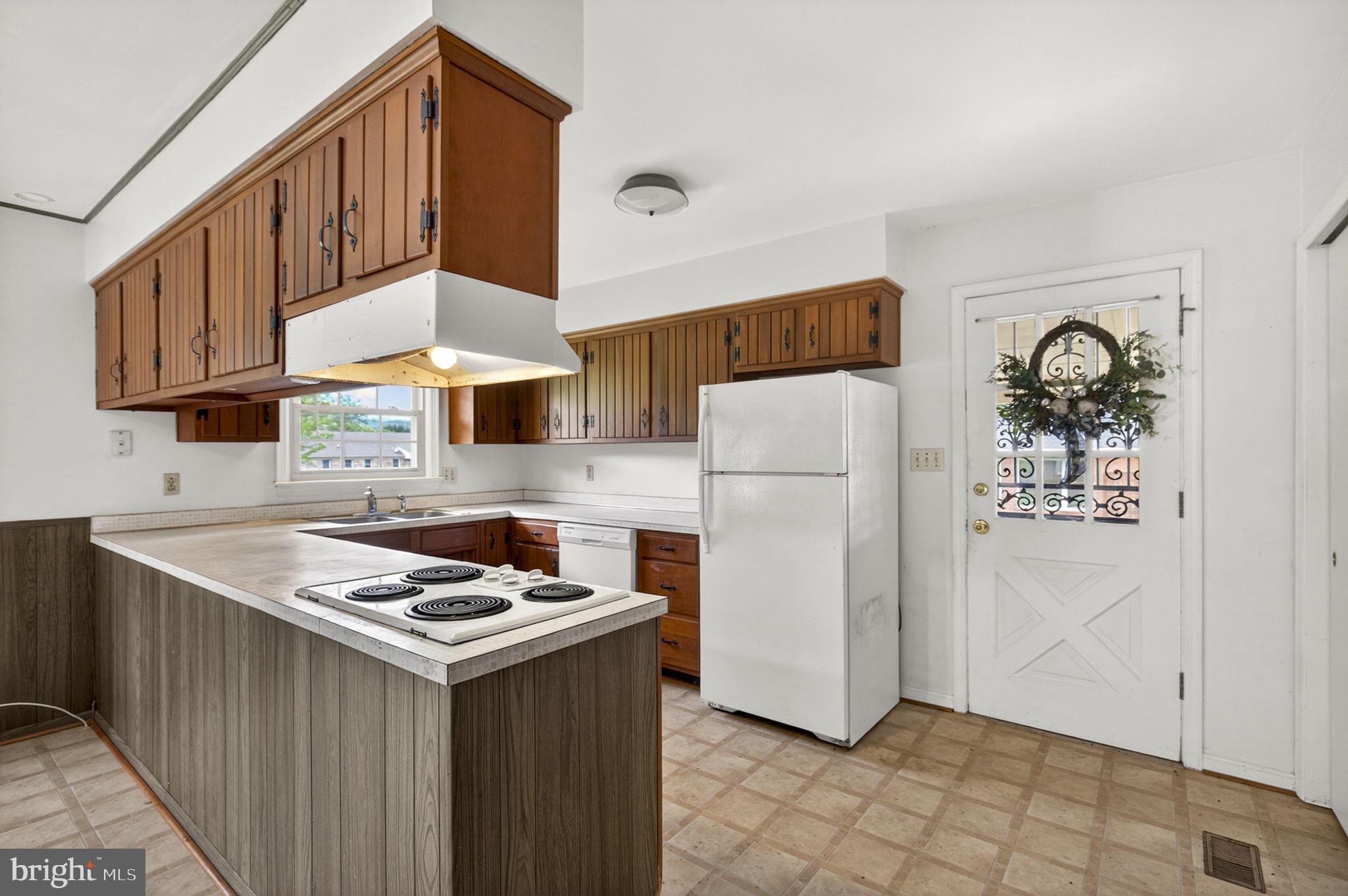 BROADVIEW ACRES - Residential