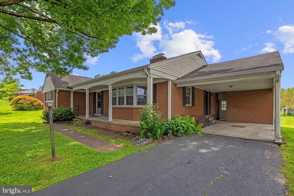 Photo of 312 Norfolk Drive, WARRENTON, VA 20186 (MLS # VAFQ2022058)